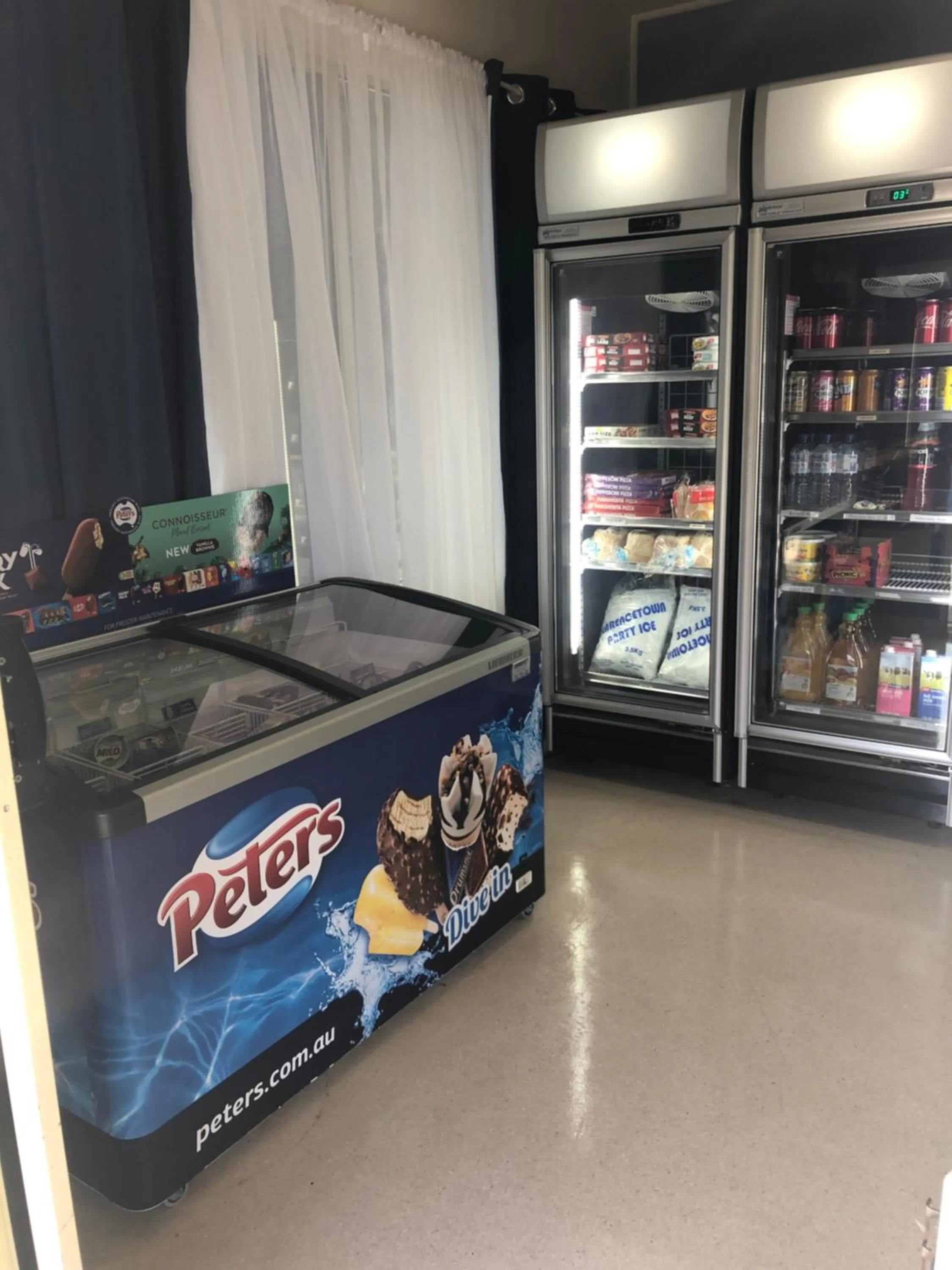 Food and drinks in Australian Motor Home Tourist Park Twelve Mile Creek