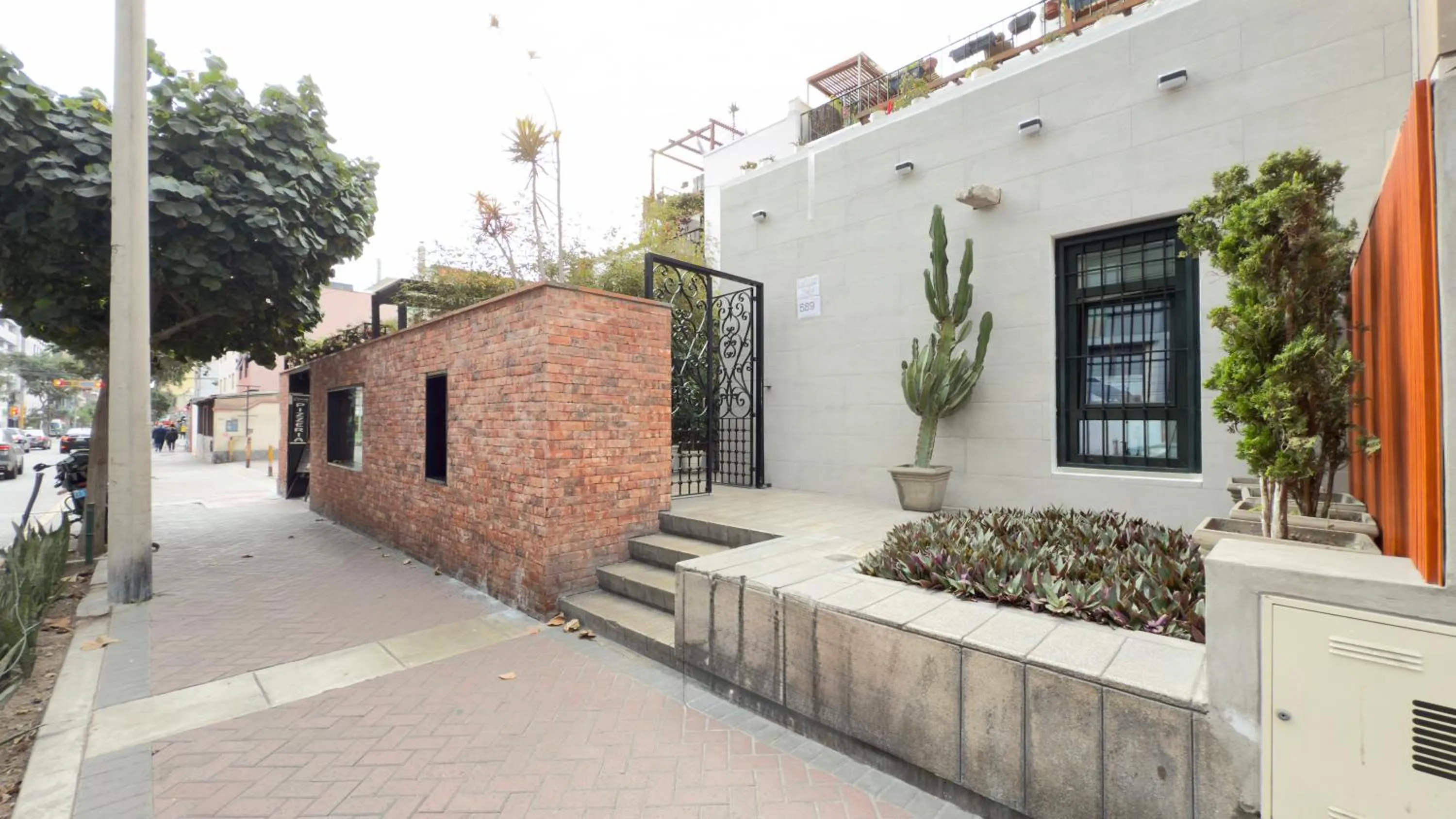 Property building in La Casa del Viajero