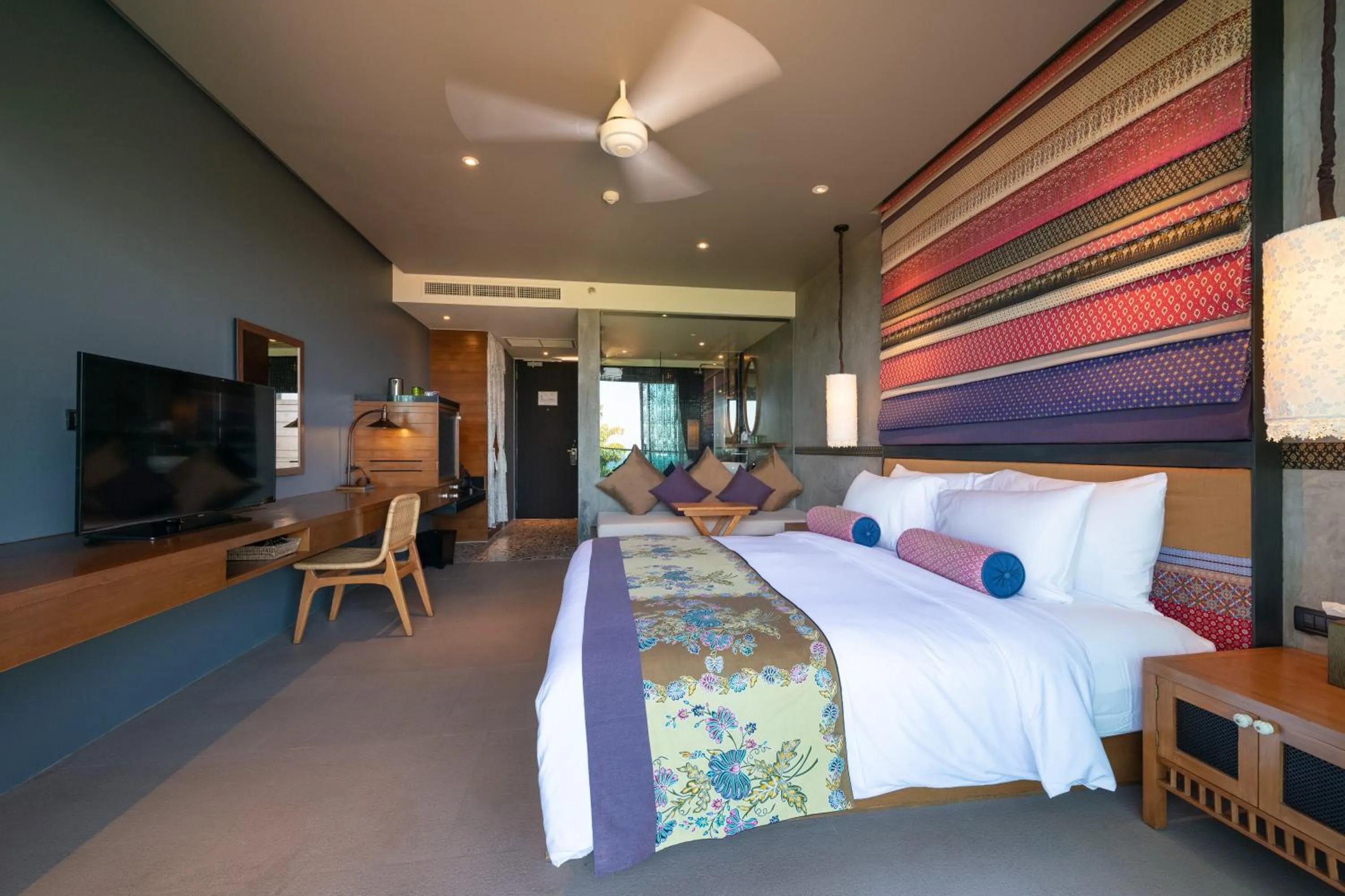 Bedroom in The Sea Galleri by Katathani