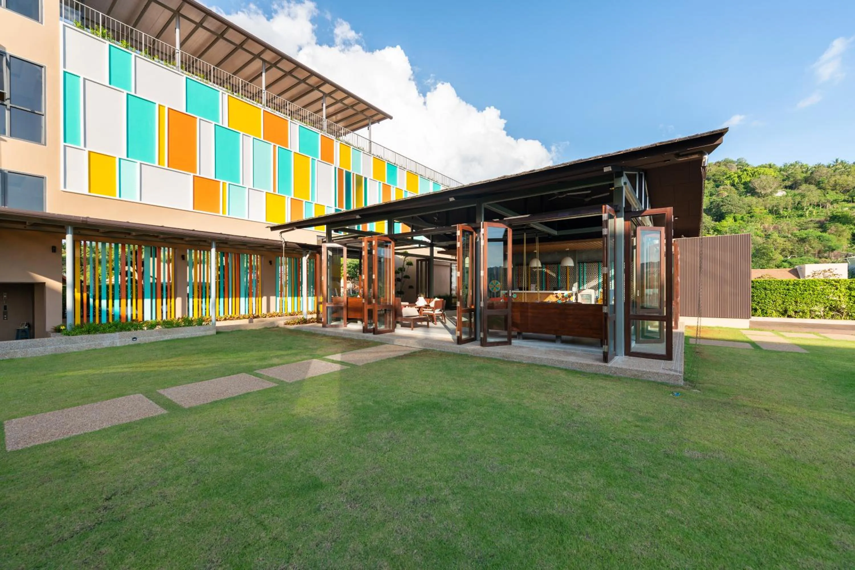 Lobby or reception, Property Building in The Sea Galleri by Katathani