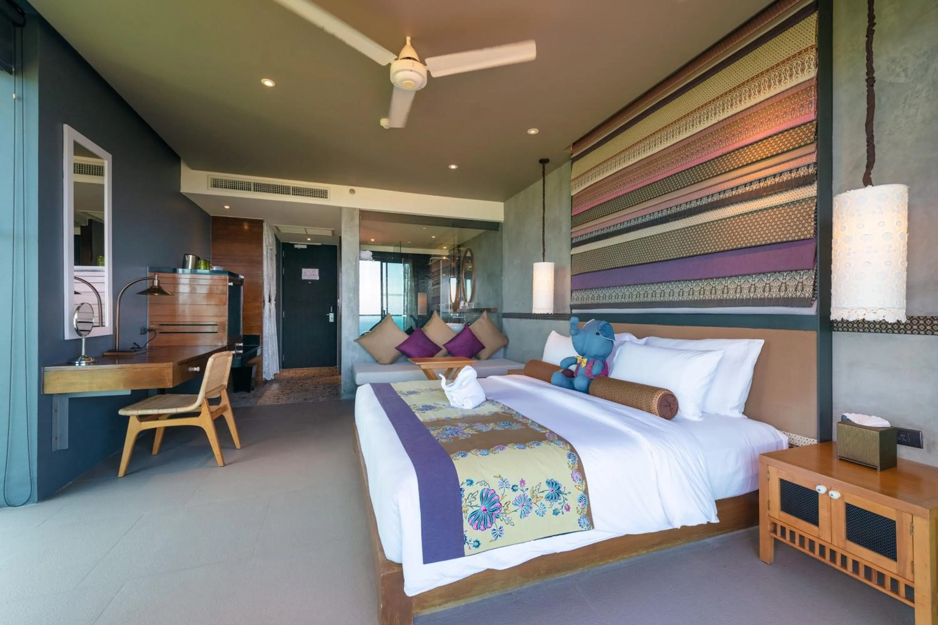 Bedroom in The Sea Galleri by Katathani