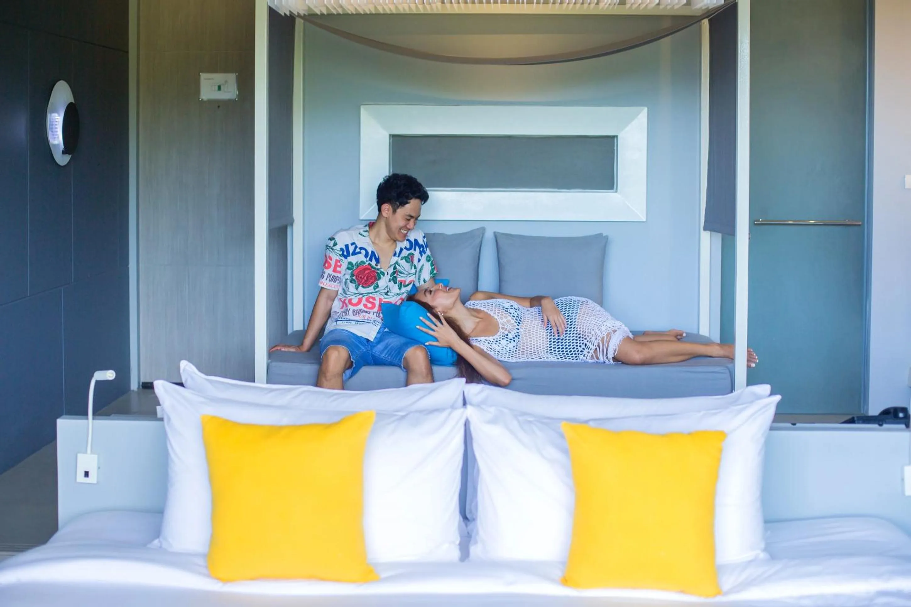 People in The Sea Galleri by Katathani