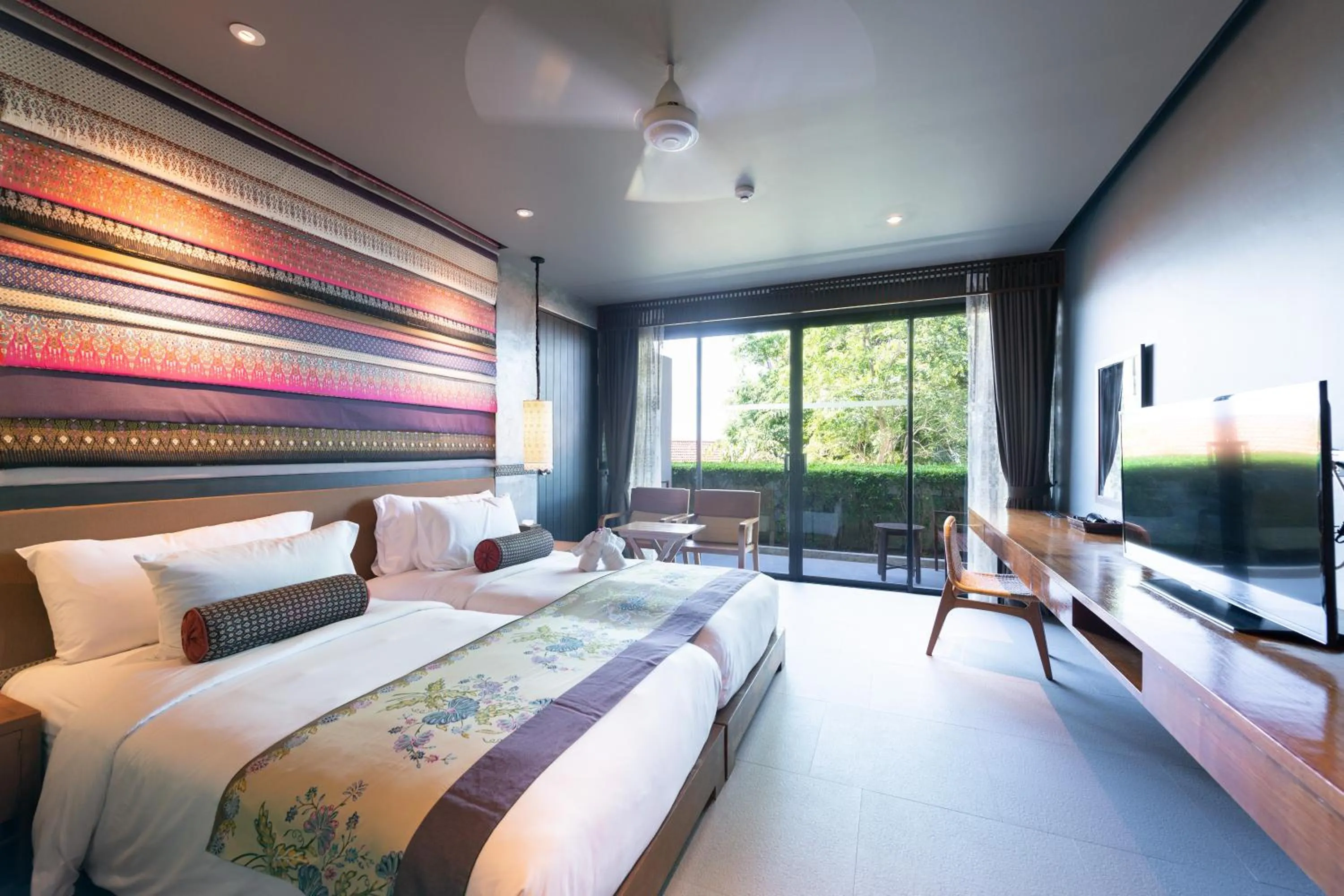 Bedroom in The Sea Galleri by Katathani