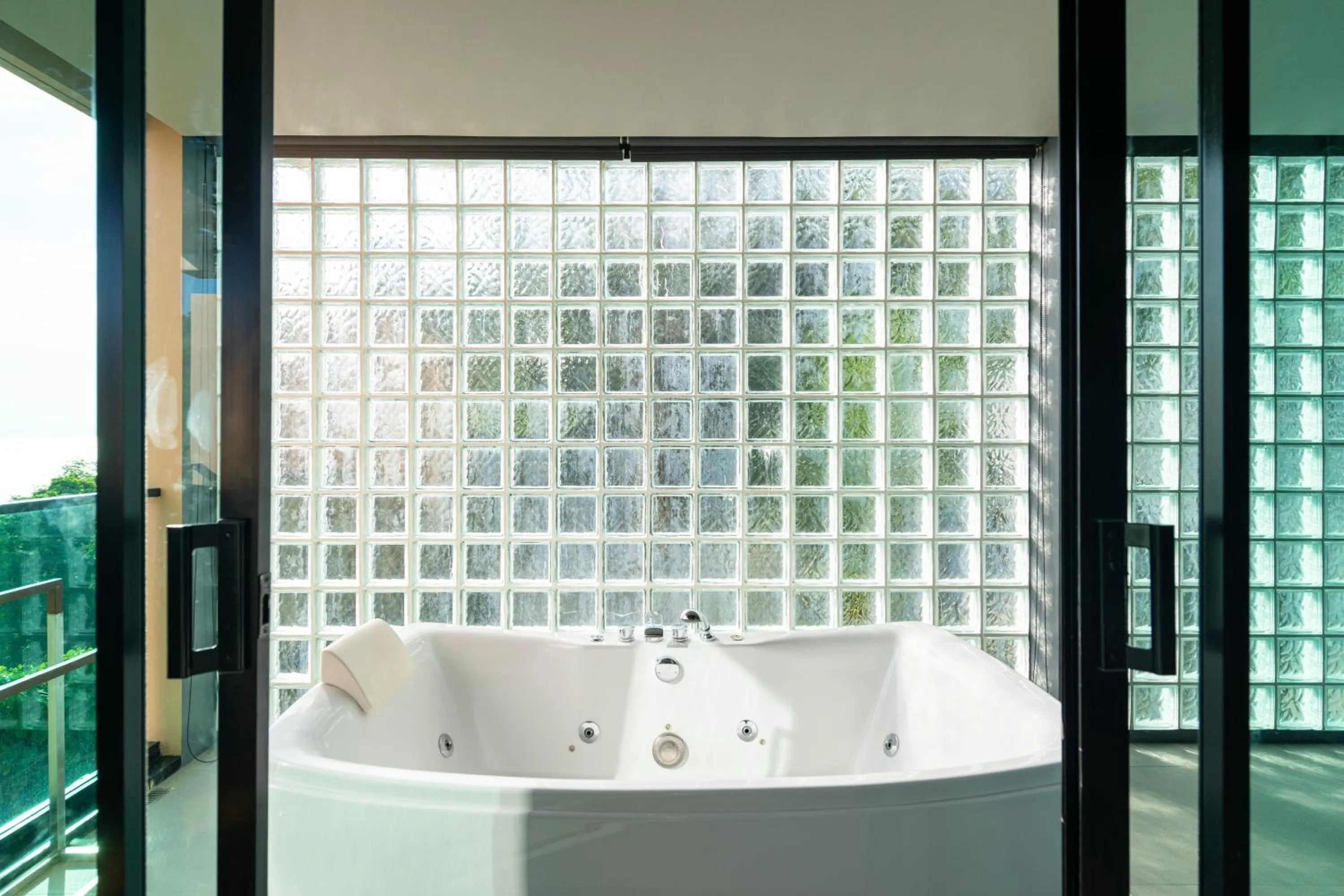 Bath, Bathroom in The Sea Galleri by Katathani