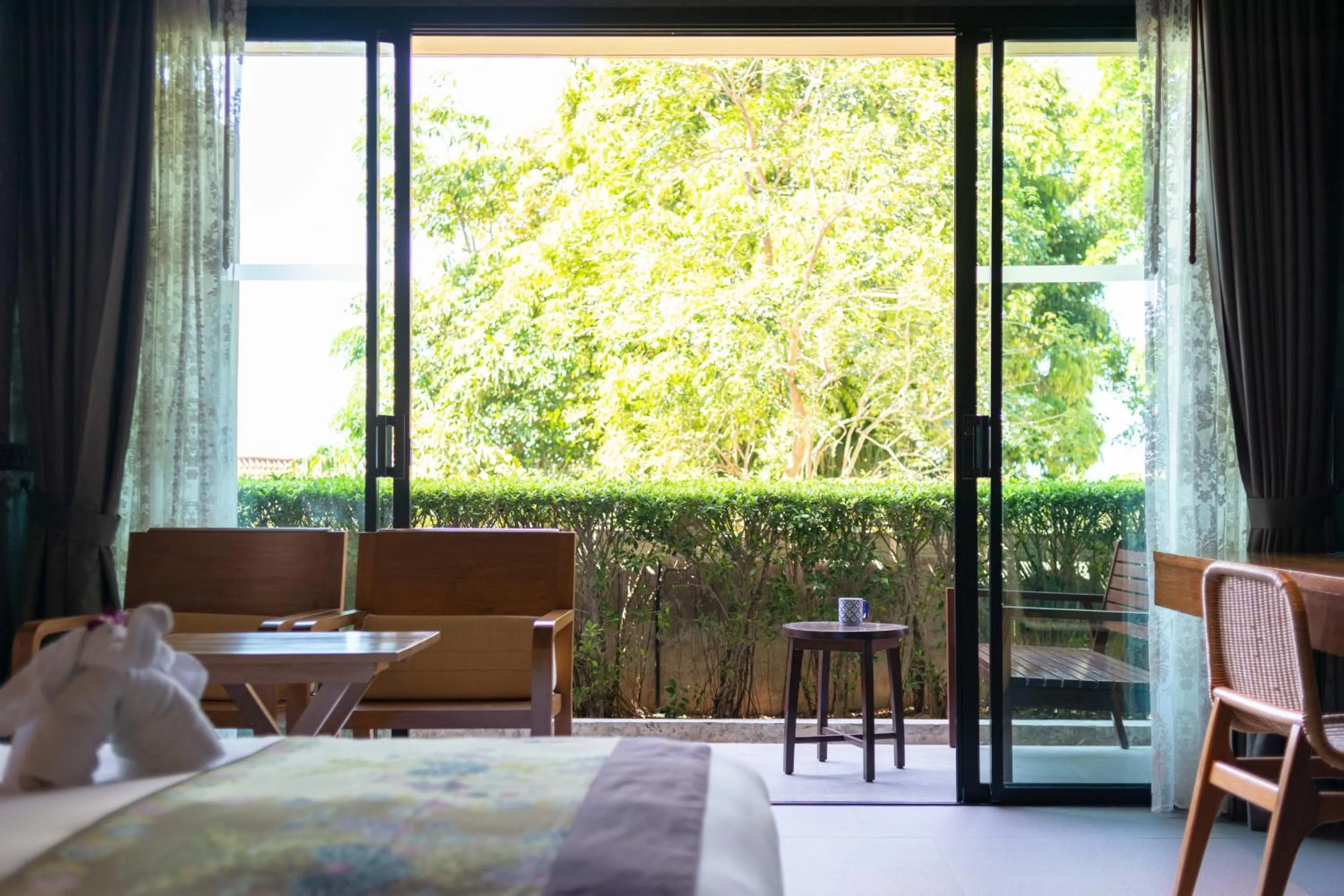 Bedroom in The Sea Galleri by Katathani