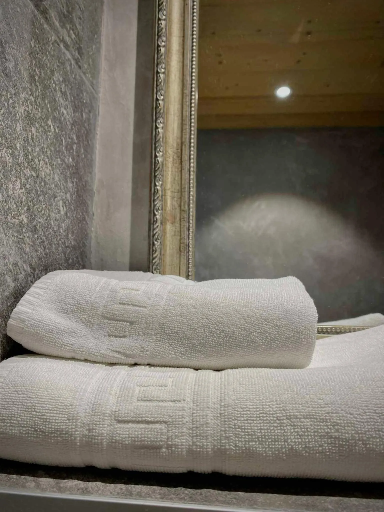 Bathroom, Bed in Hotel La Crémaillère