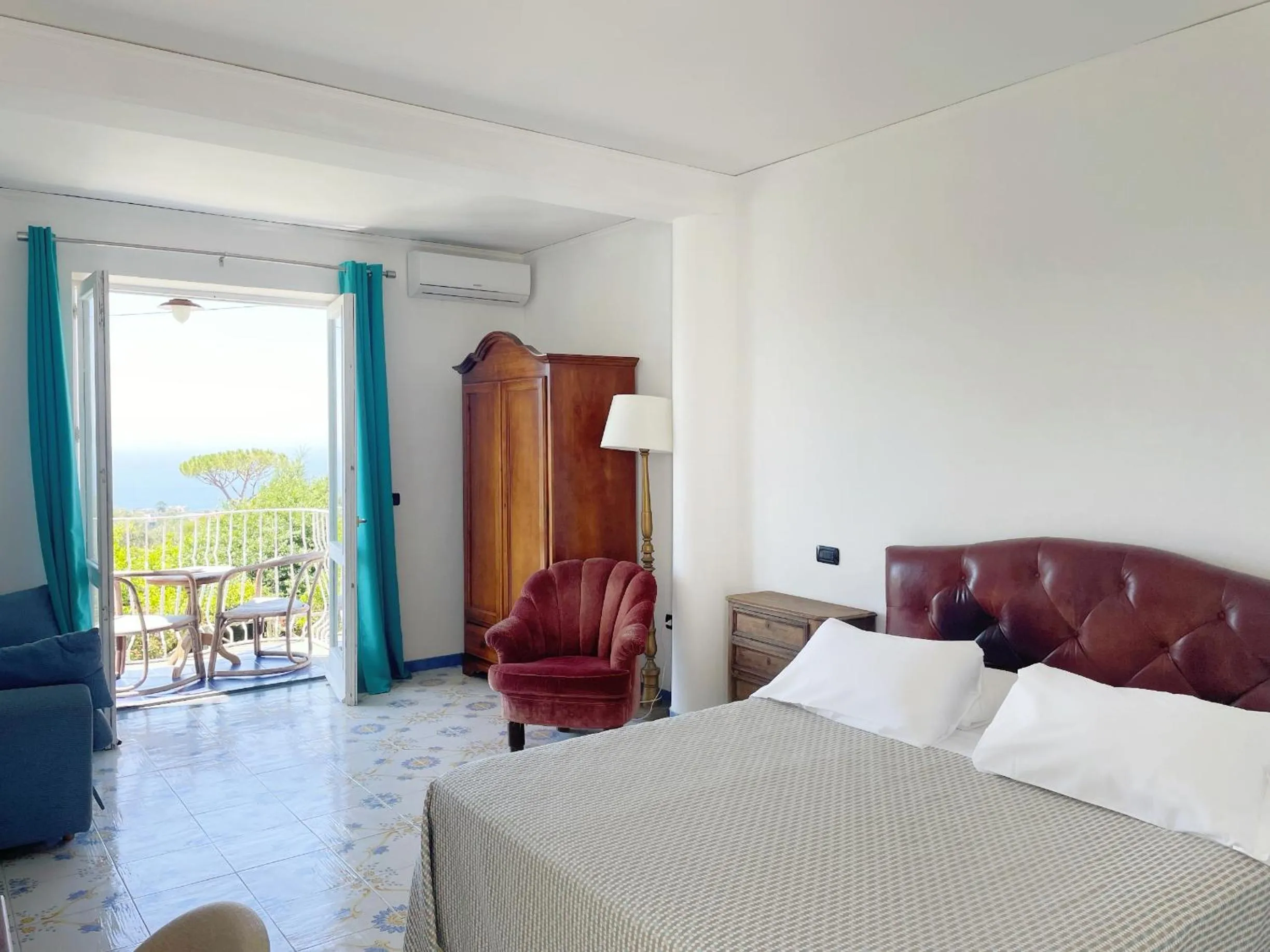 Photo of the whole room, Bed in Villa Giovanna