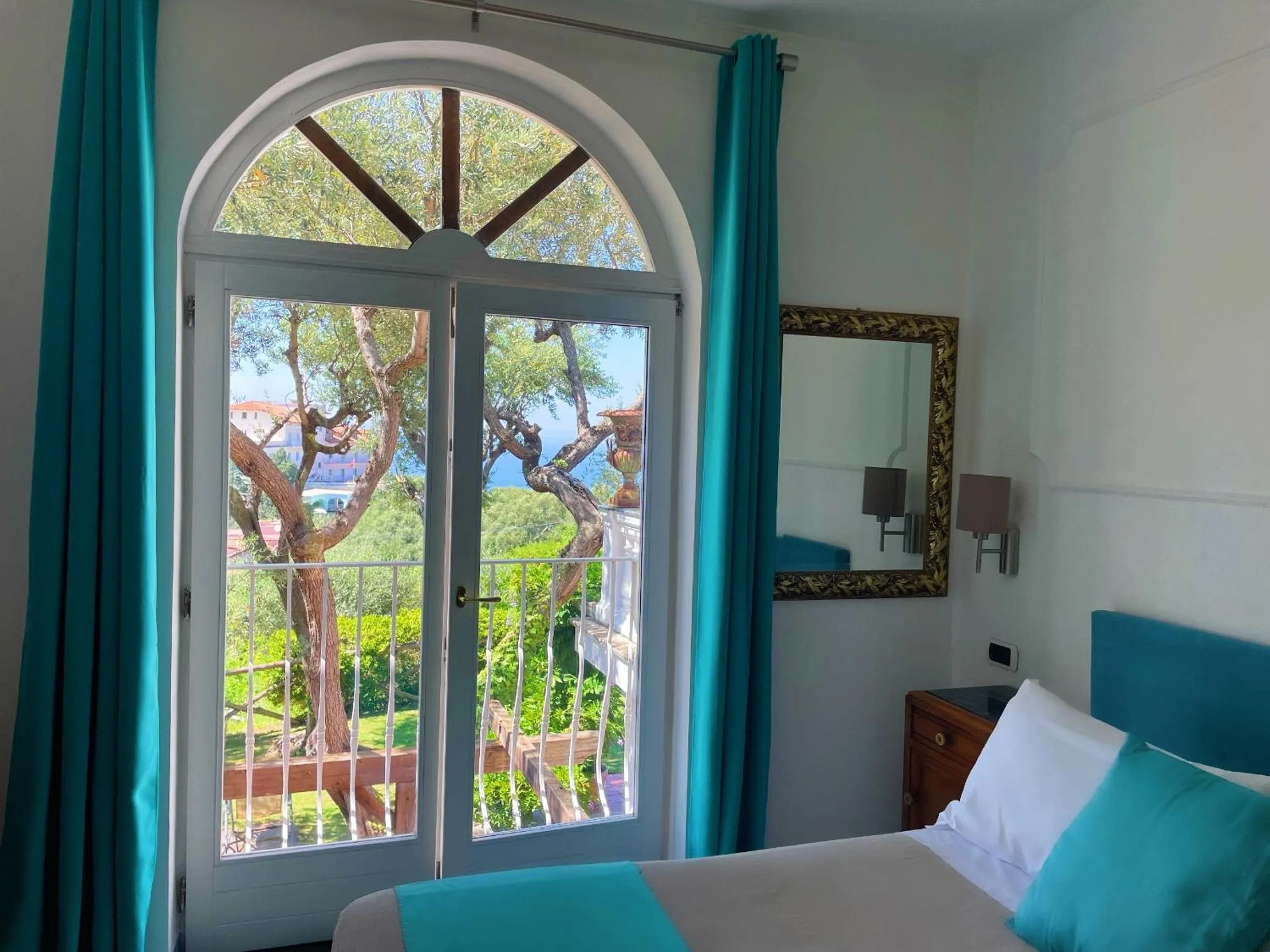 Photo of the whole room, Bed in Villa Giovanna