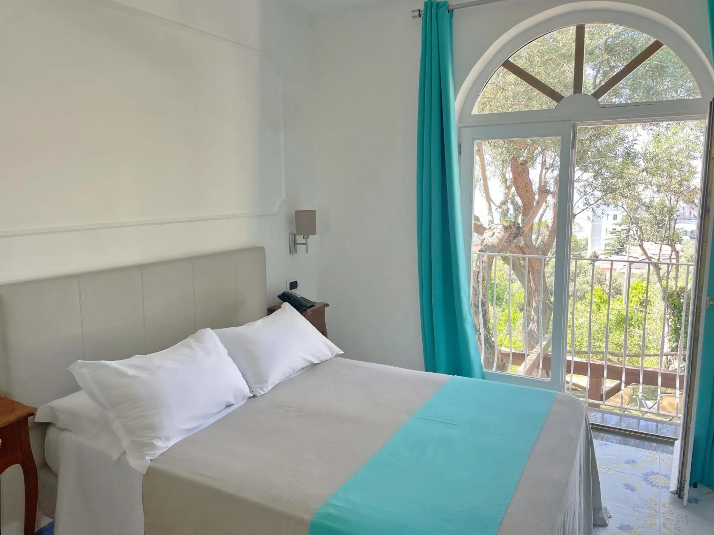 Photo of the whole room, Bed in Villa Giovanna