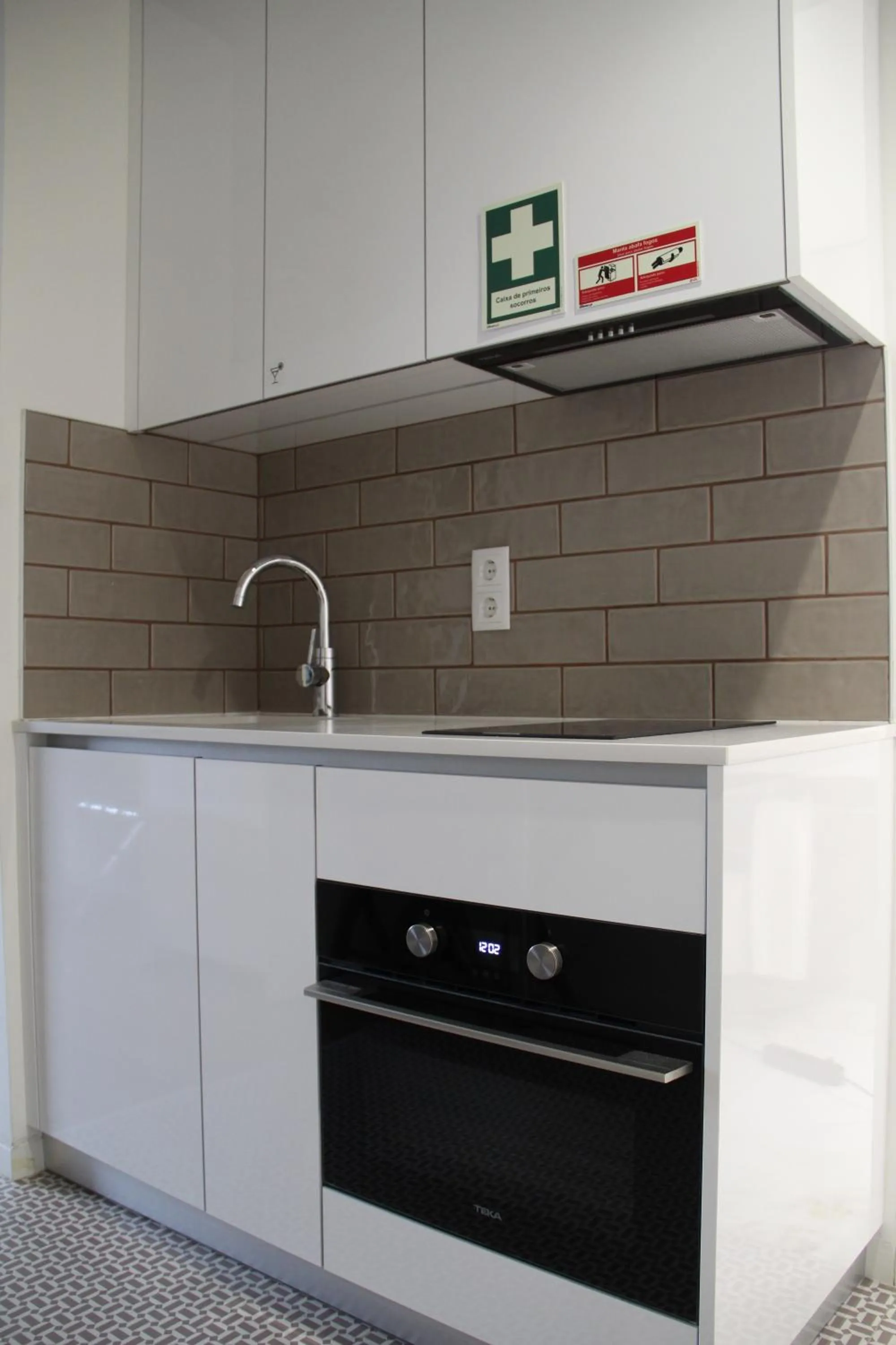 Kitchen or kitchenette in Bemyguest - Loft Guest House Jardim das Mães Charming