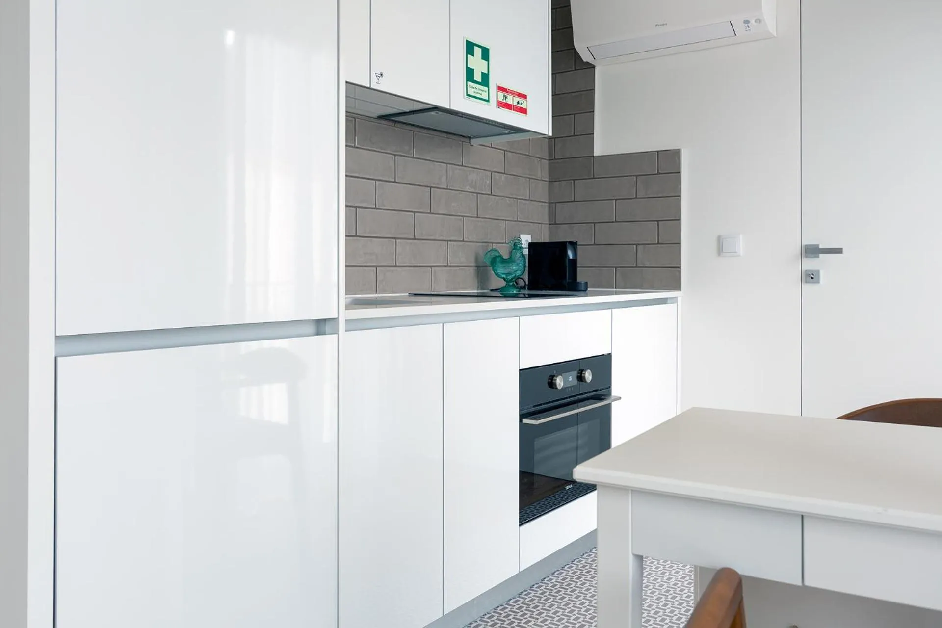 Kitchen or kitchenette in Bemyguest - Loft Guest House Jardim das Mães Charming