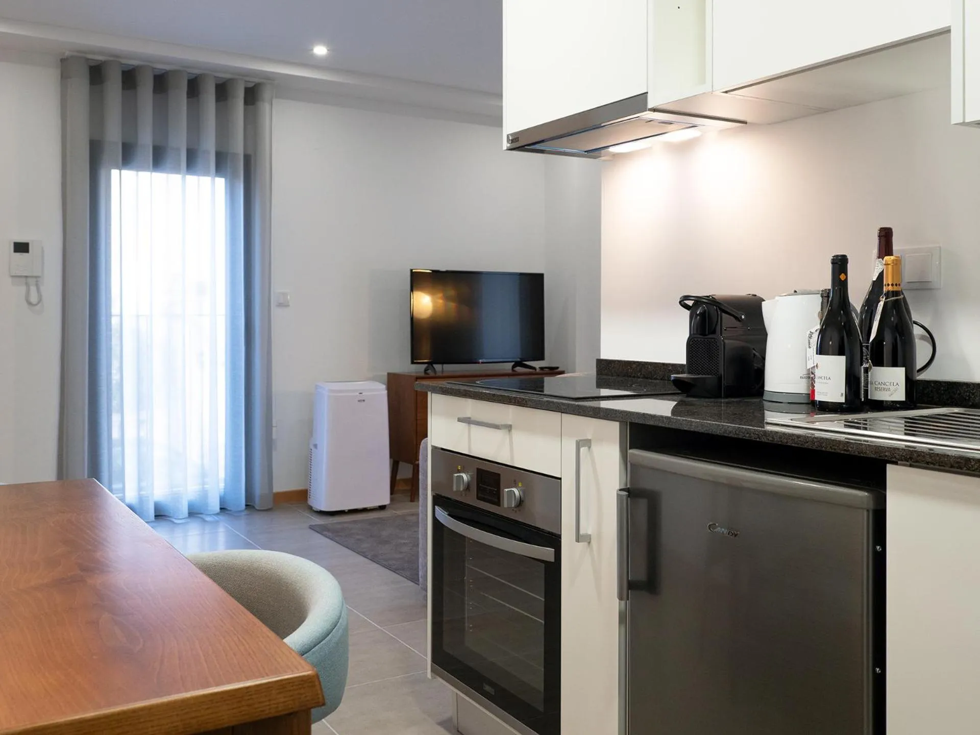 Kitchen or kitchenette in Bemyguest - Loft Guest House Jardim das Mães Charming