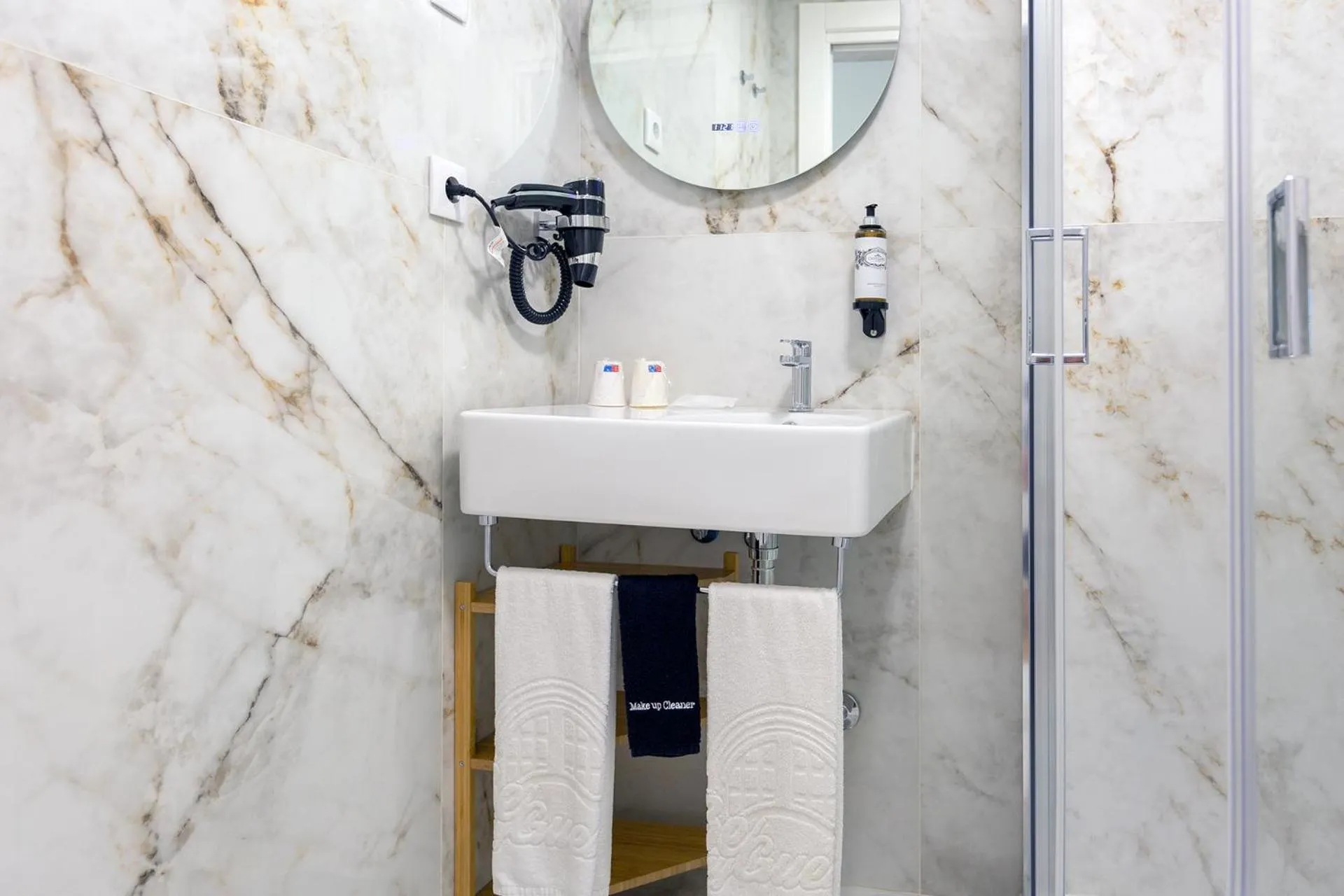 Shower in Bemyguest - Loft Guest House Jardim das Mães Charming
