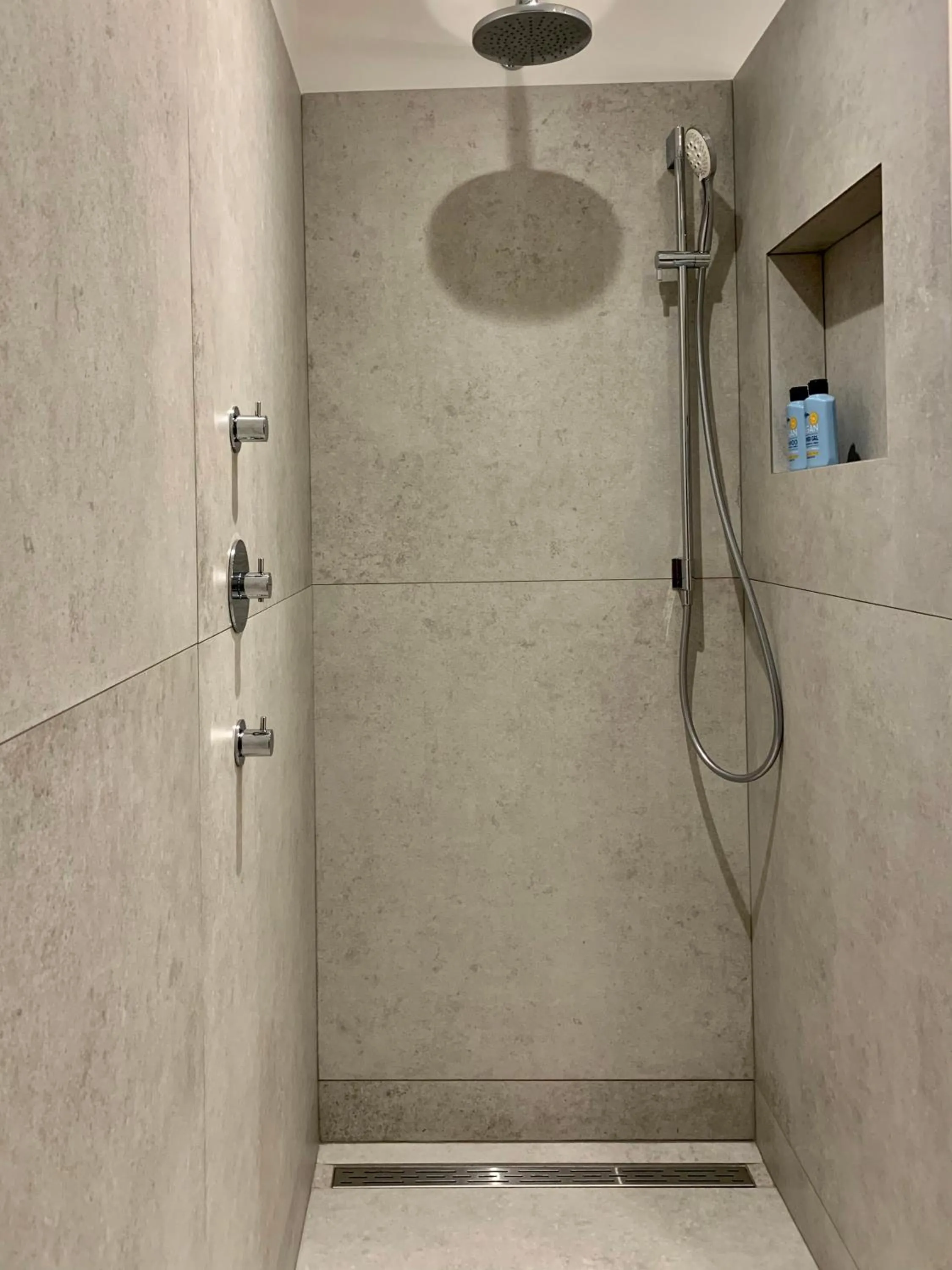 Shower in Bed & Breakfast Karakter