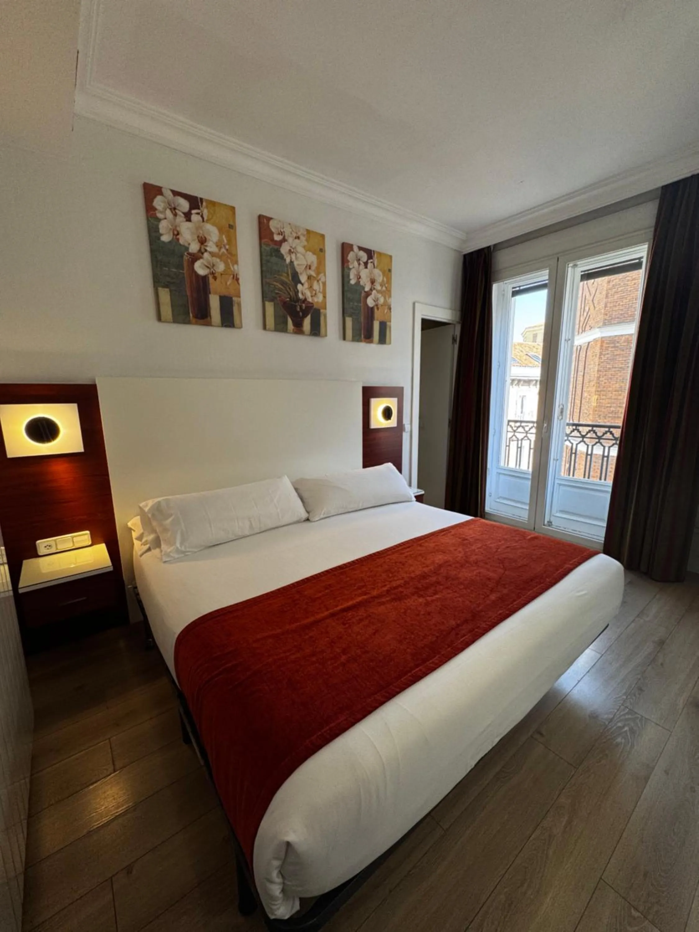 Bed in Hostal Sol Square Madrid