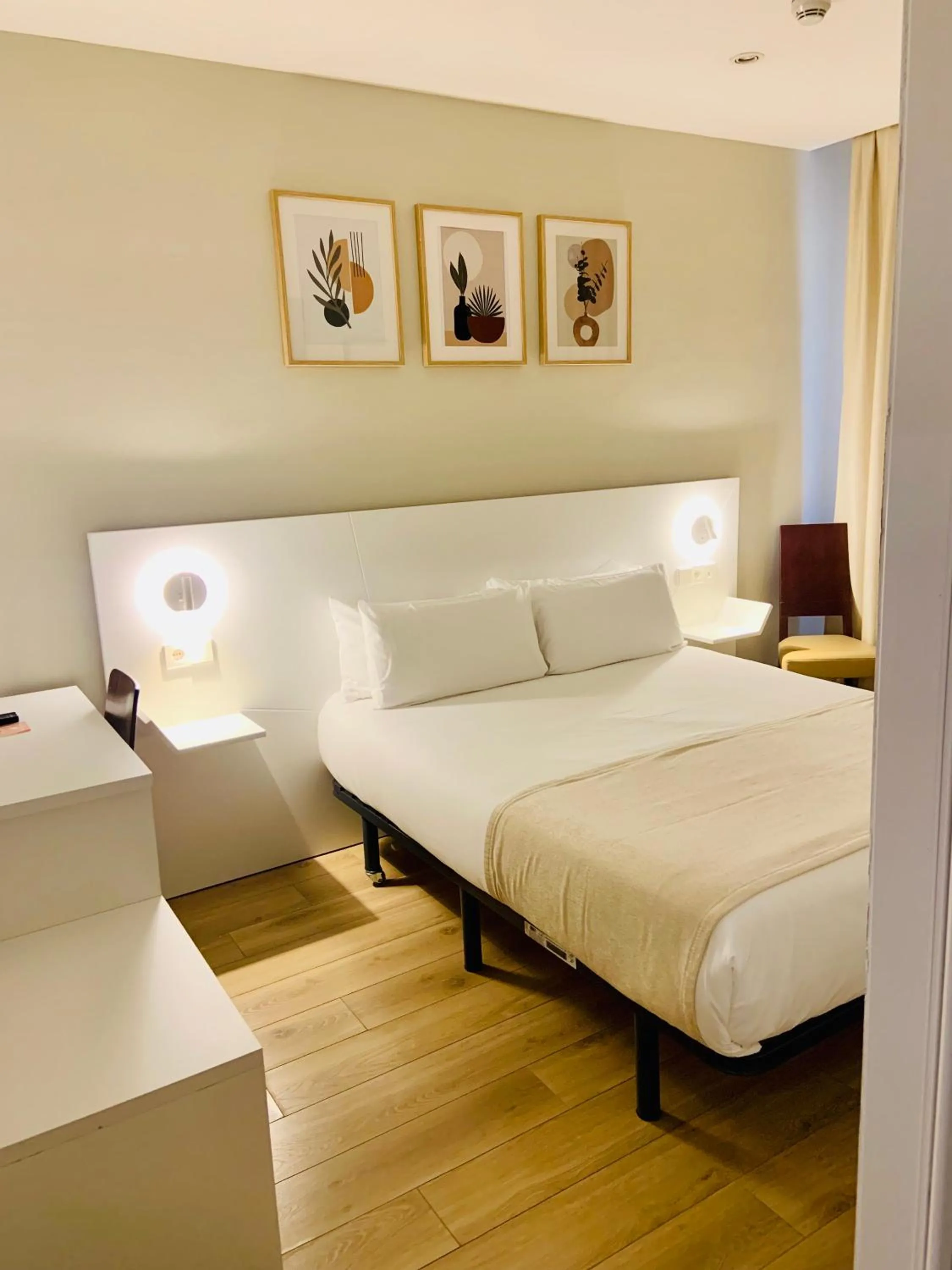 Bed in Hostal Sol Square Madrid