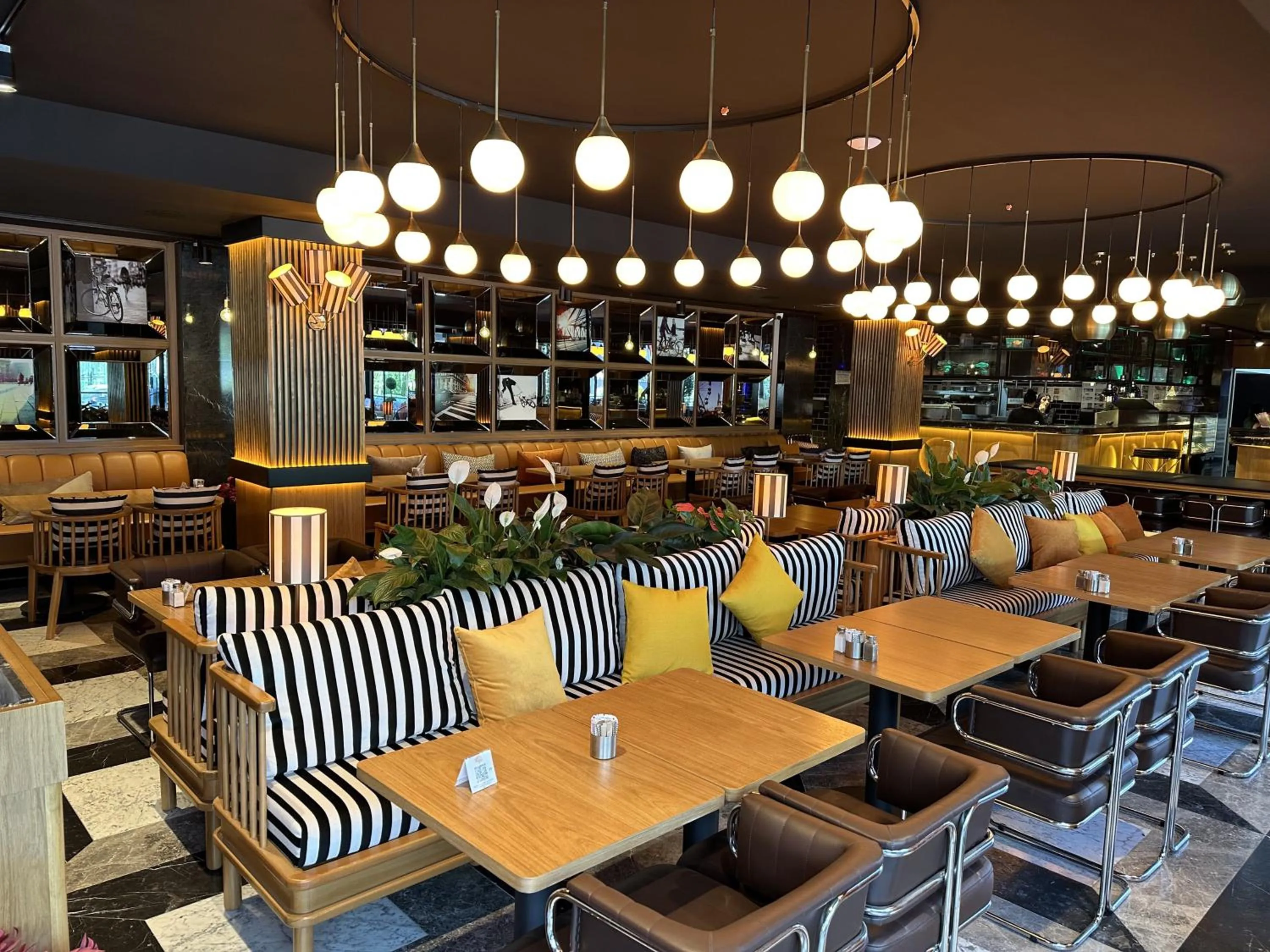 Restaurant/places to eat in Fier Life Center