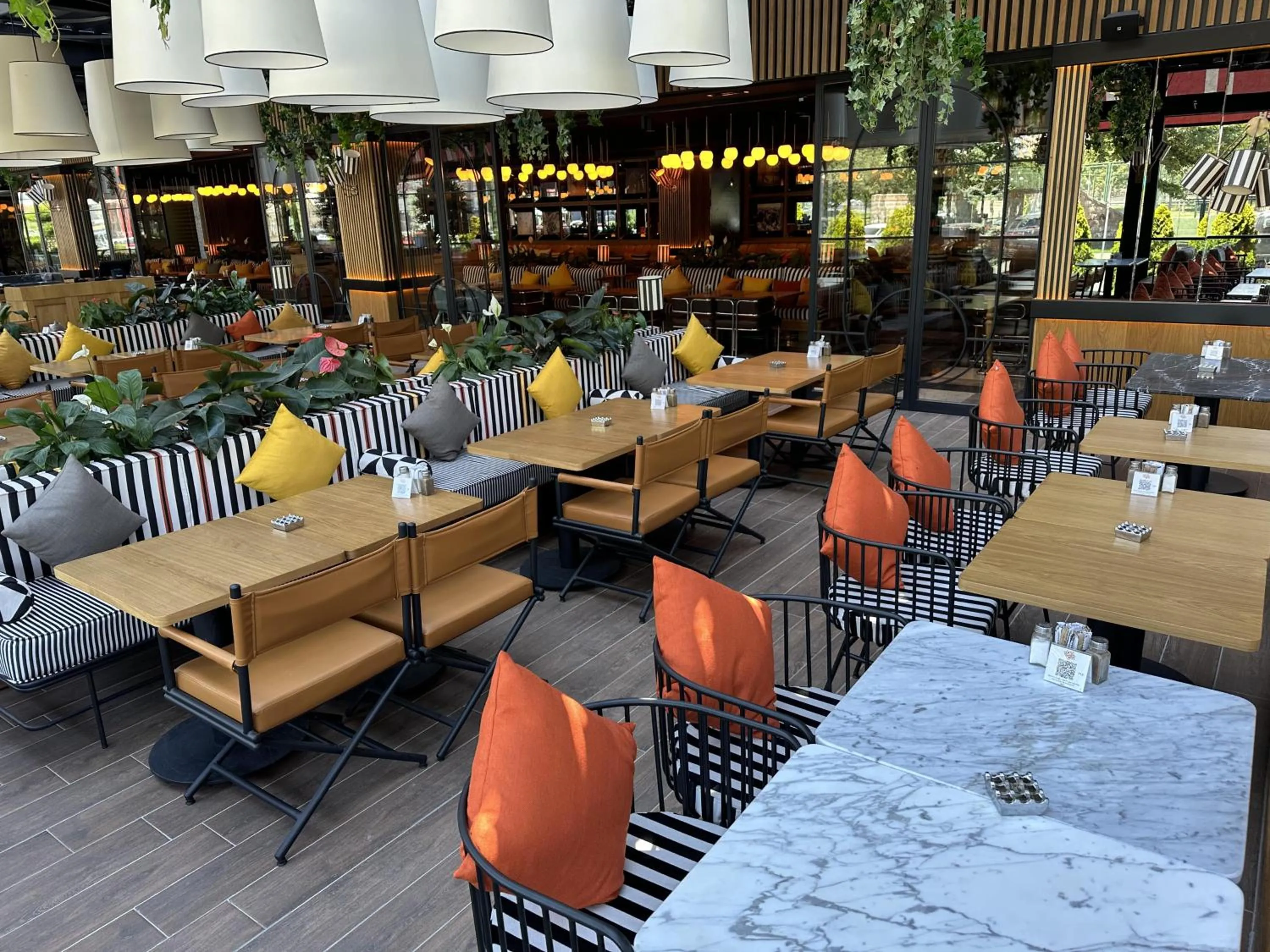 Restaurant/places to eat in Fier Life Center