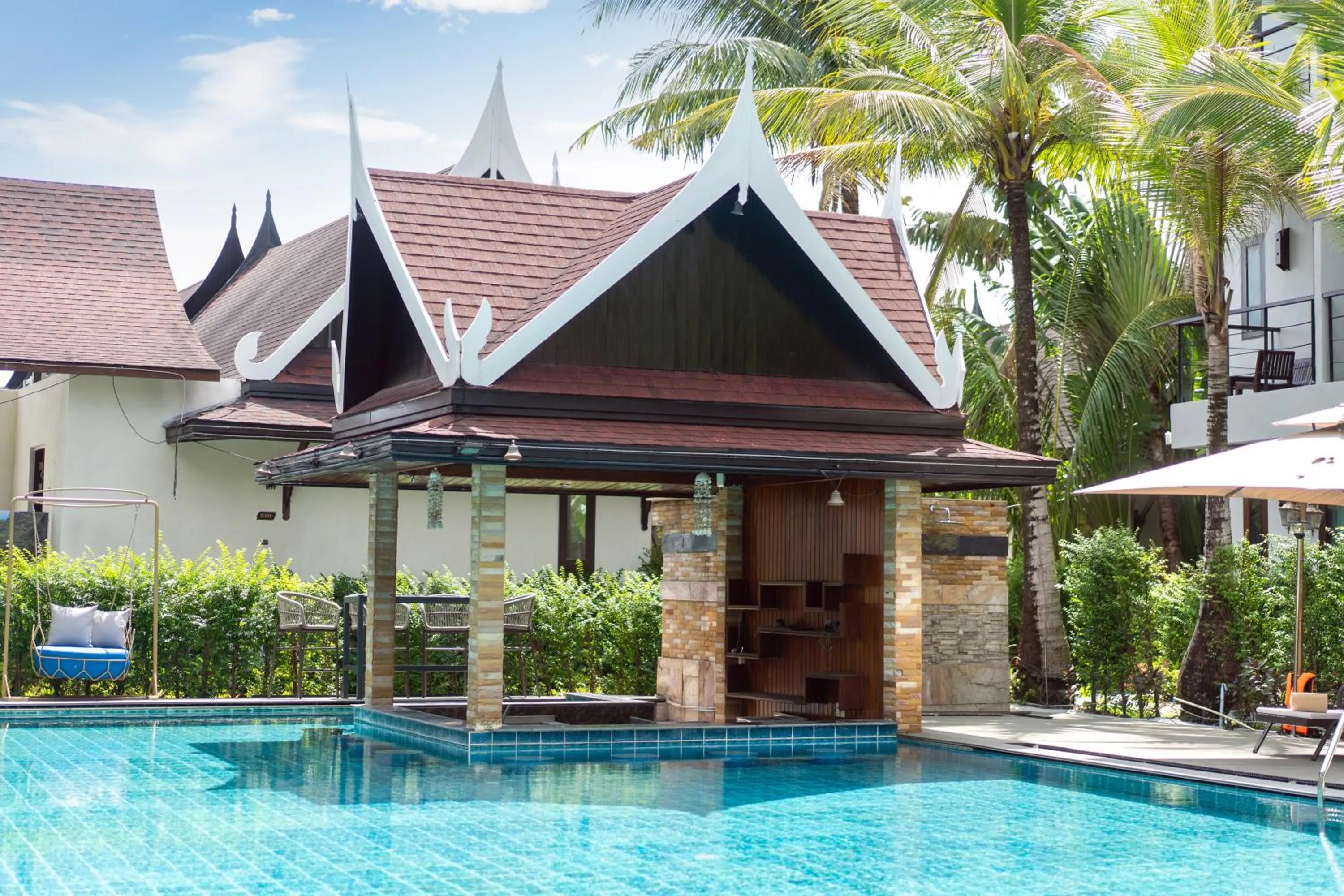 Swimming pool in Howard Johnson by Wyndham Phuket Naiyang
