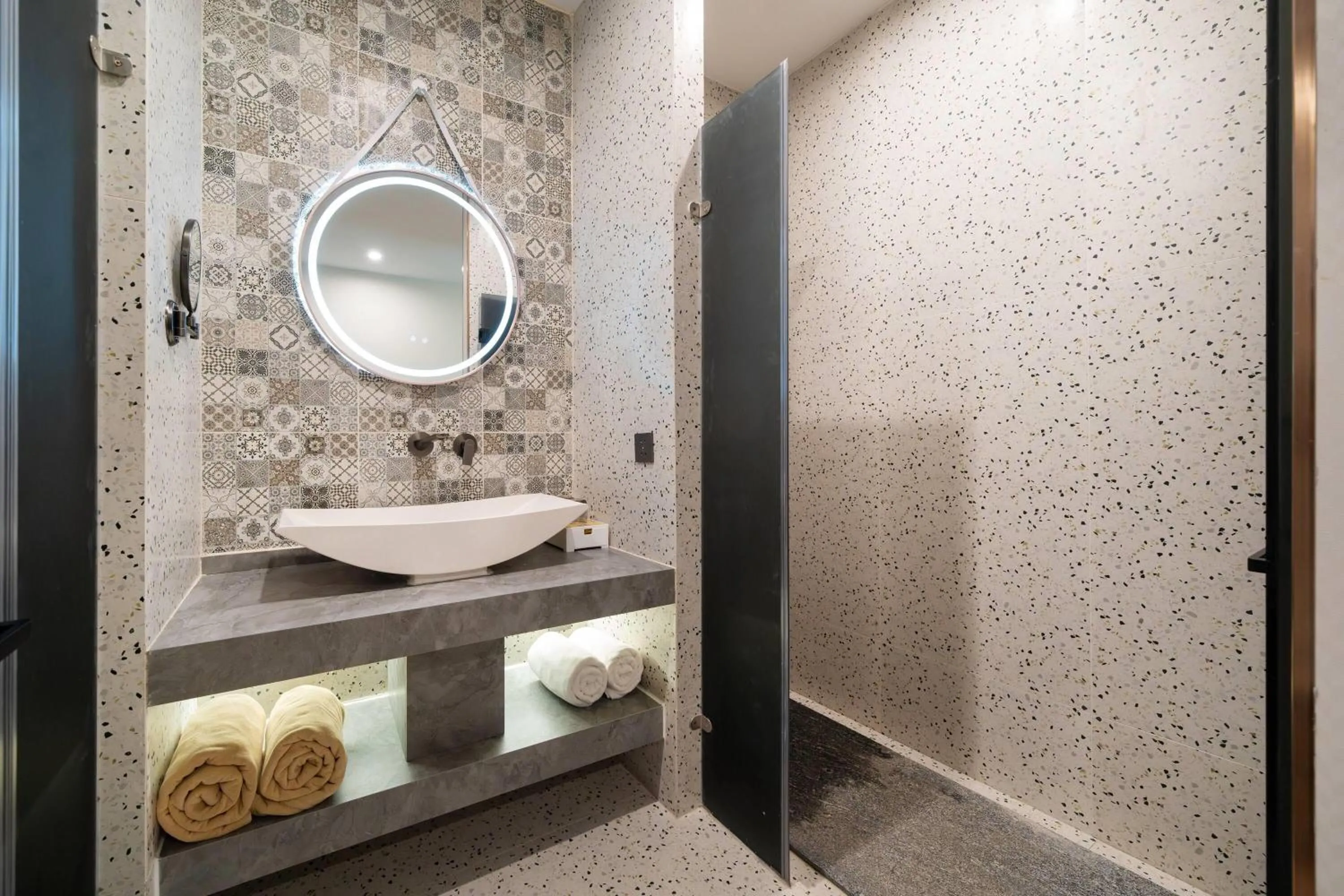 Bathroom in Howard Johnson by Wyndham Phuket Naiyang