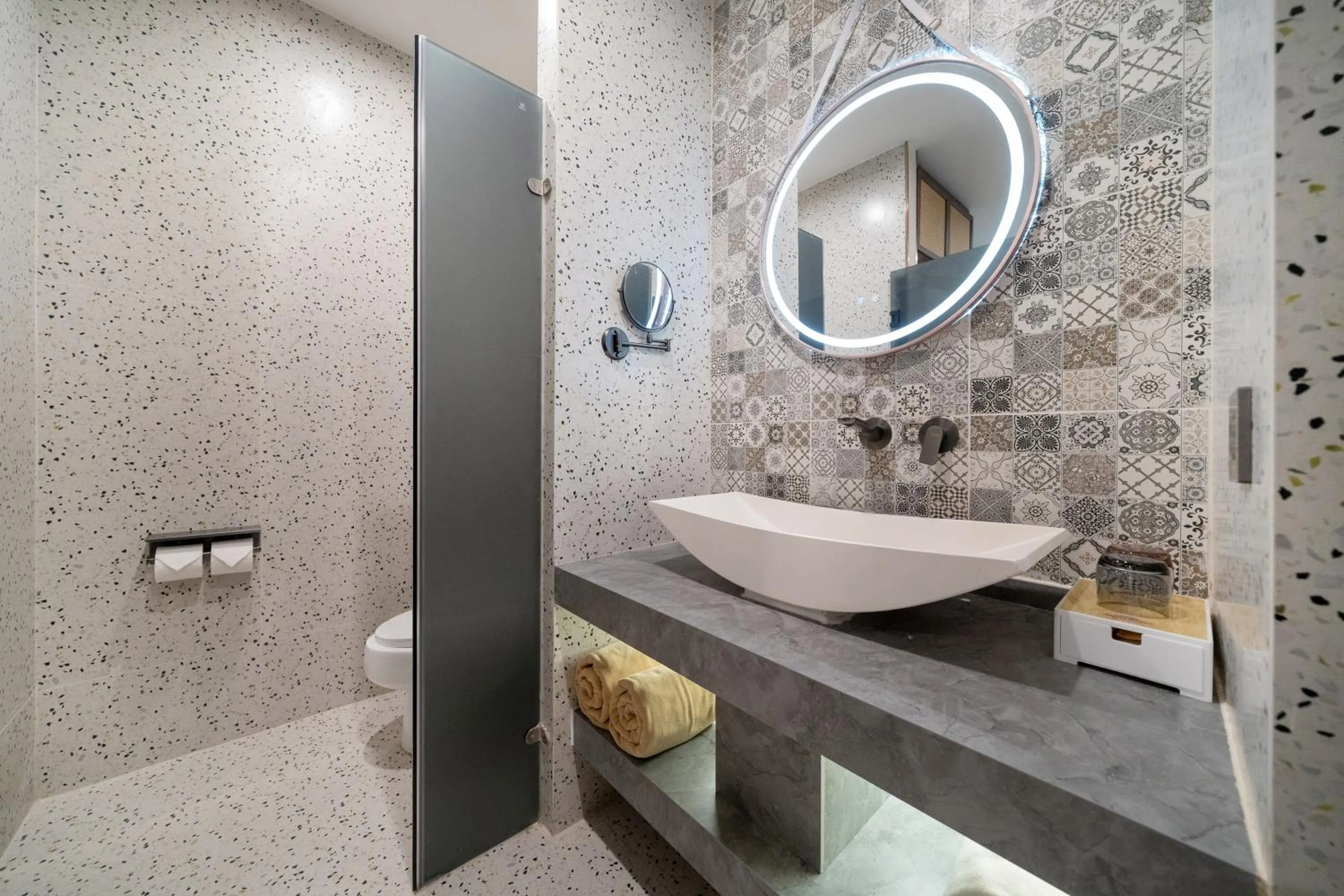 Toilet in Howard Johnson by Wyndham Phuket Naiyang