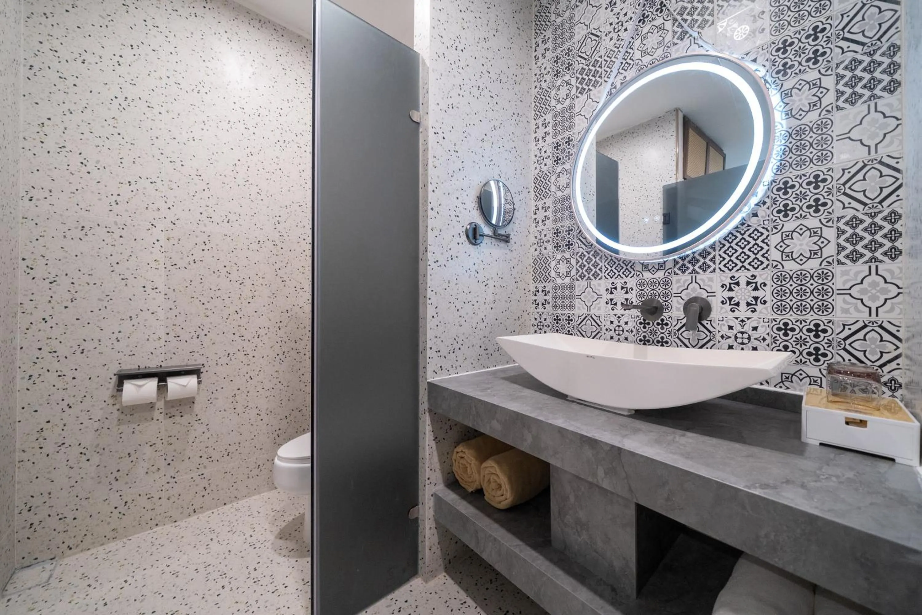 Bathroom in Howard Johnson by Wyndham Phuket Naiyang