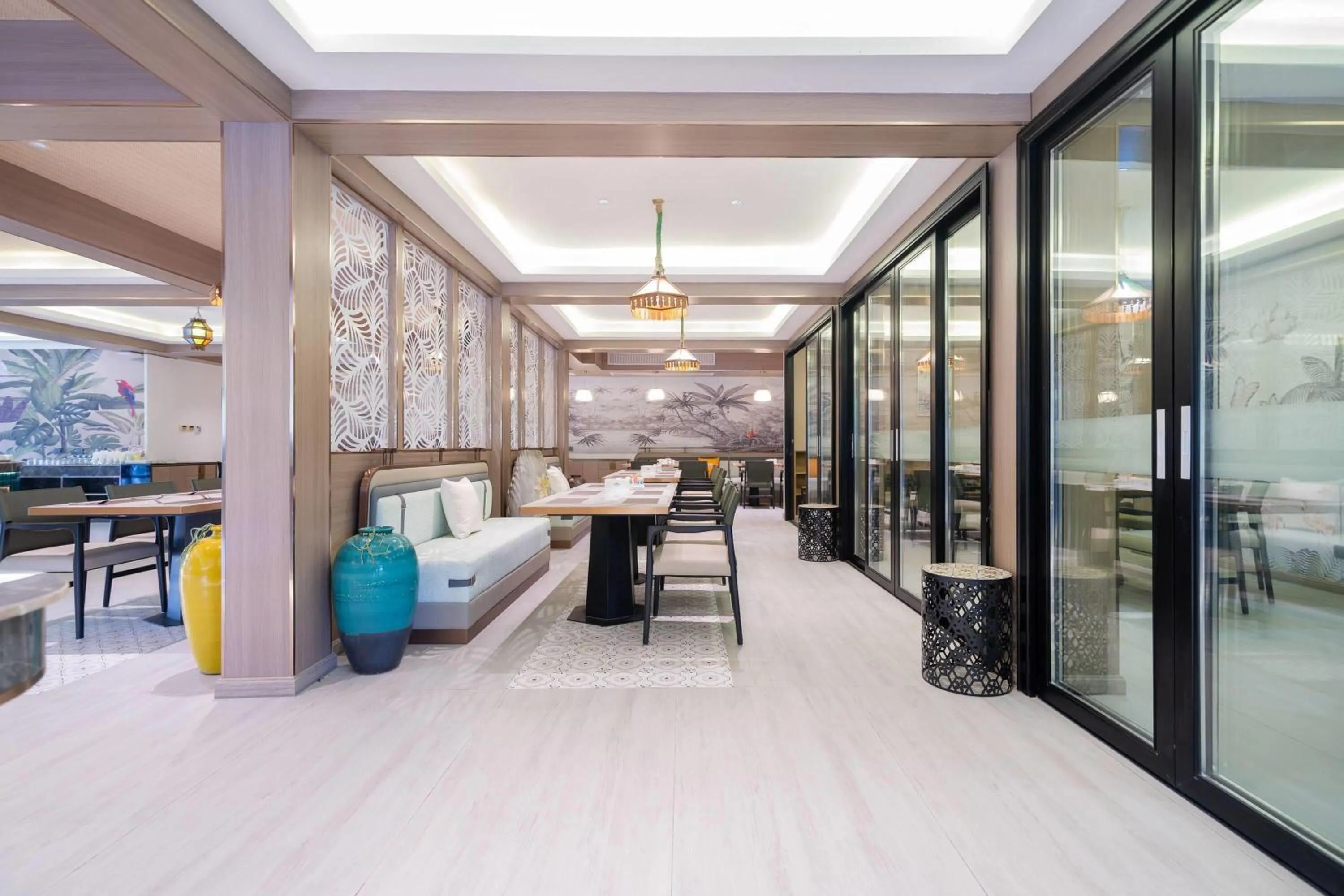 Restaurant/places to eat in Howard Johnson by Wyndham Phuket Naiyang