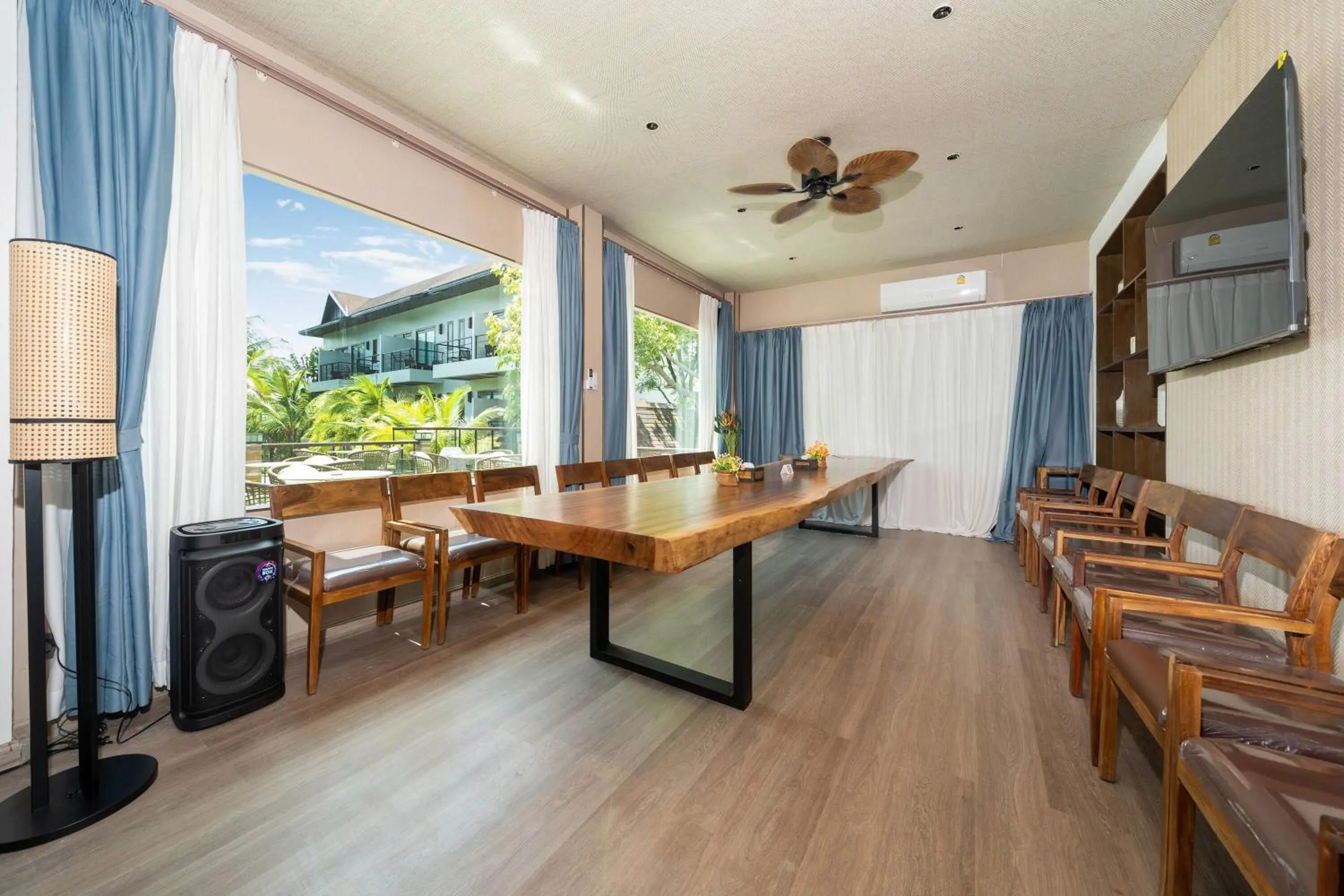 Meeting/conference room in Howard Johnson by Wyndham Phuket Naiyang