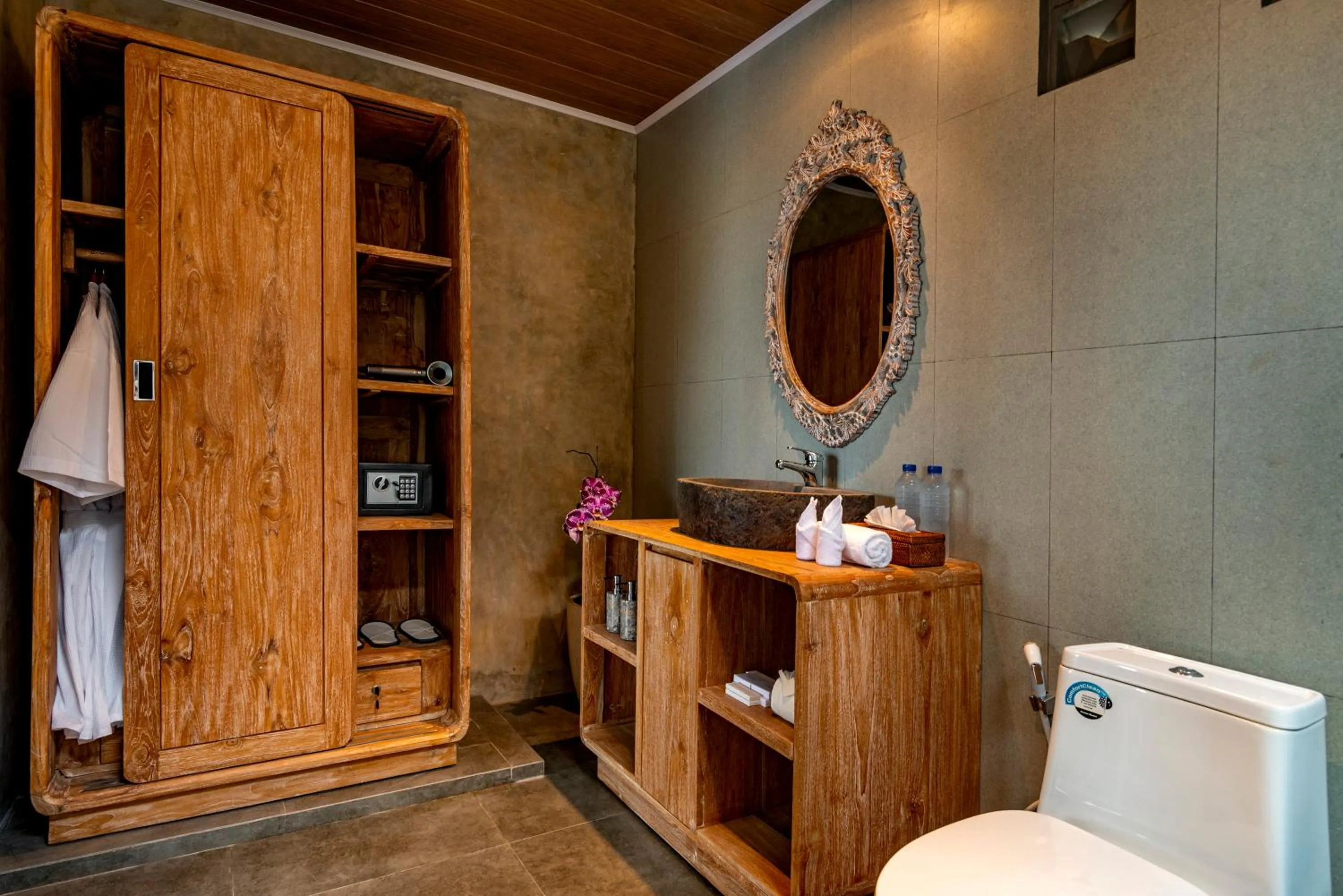 Bathroom in Shankara Villa Ubud by Dhananjaya Hospitality