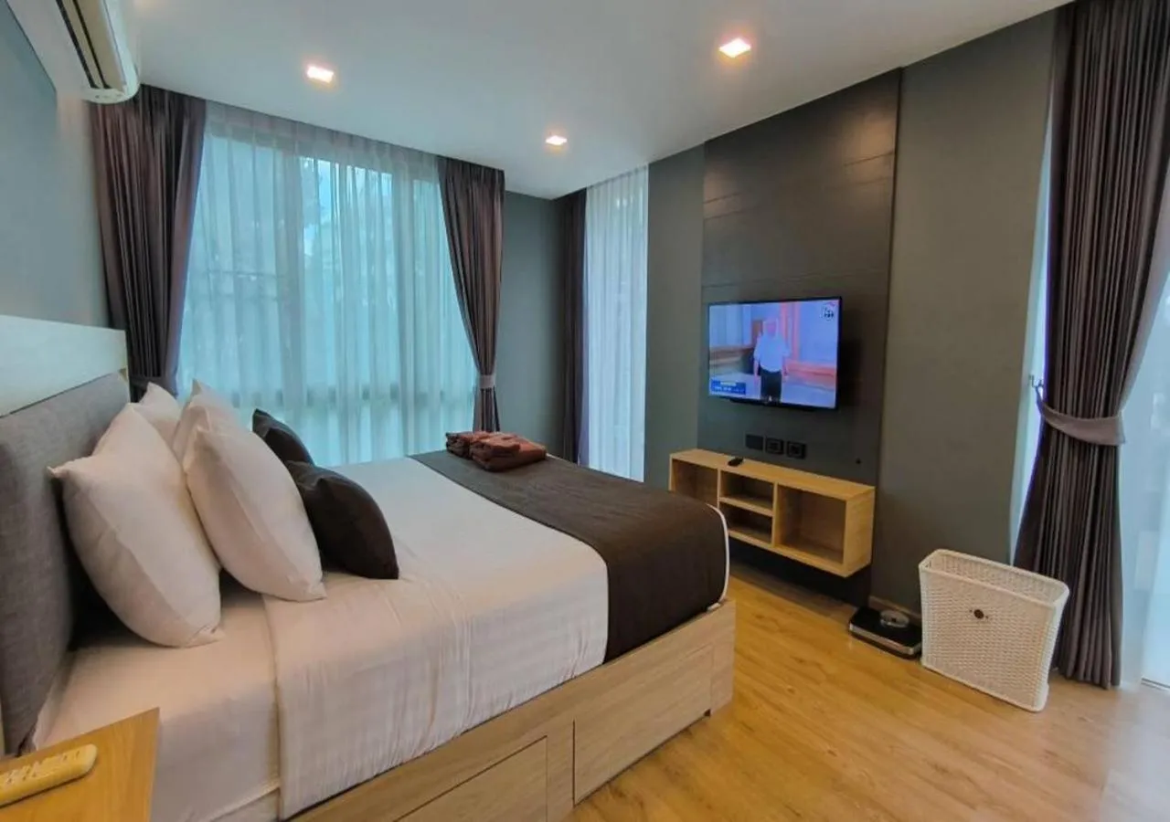 Bedroom, Bed in Alcove 53