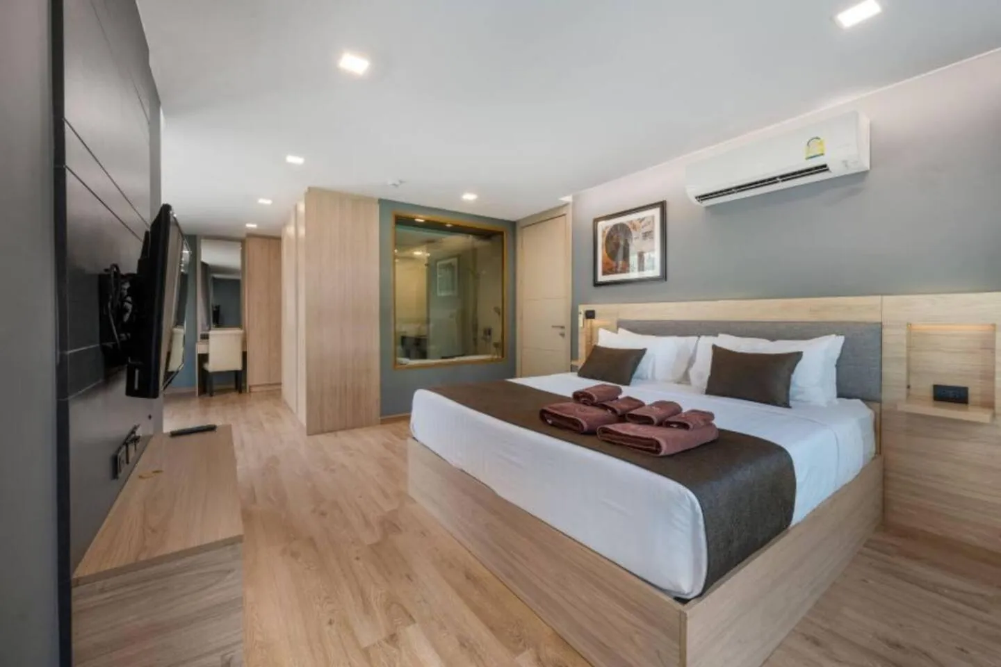 Bedroom, Bed in Alcove 53