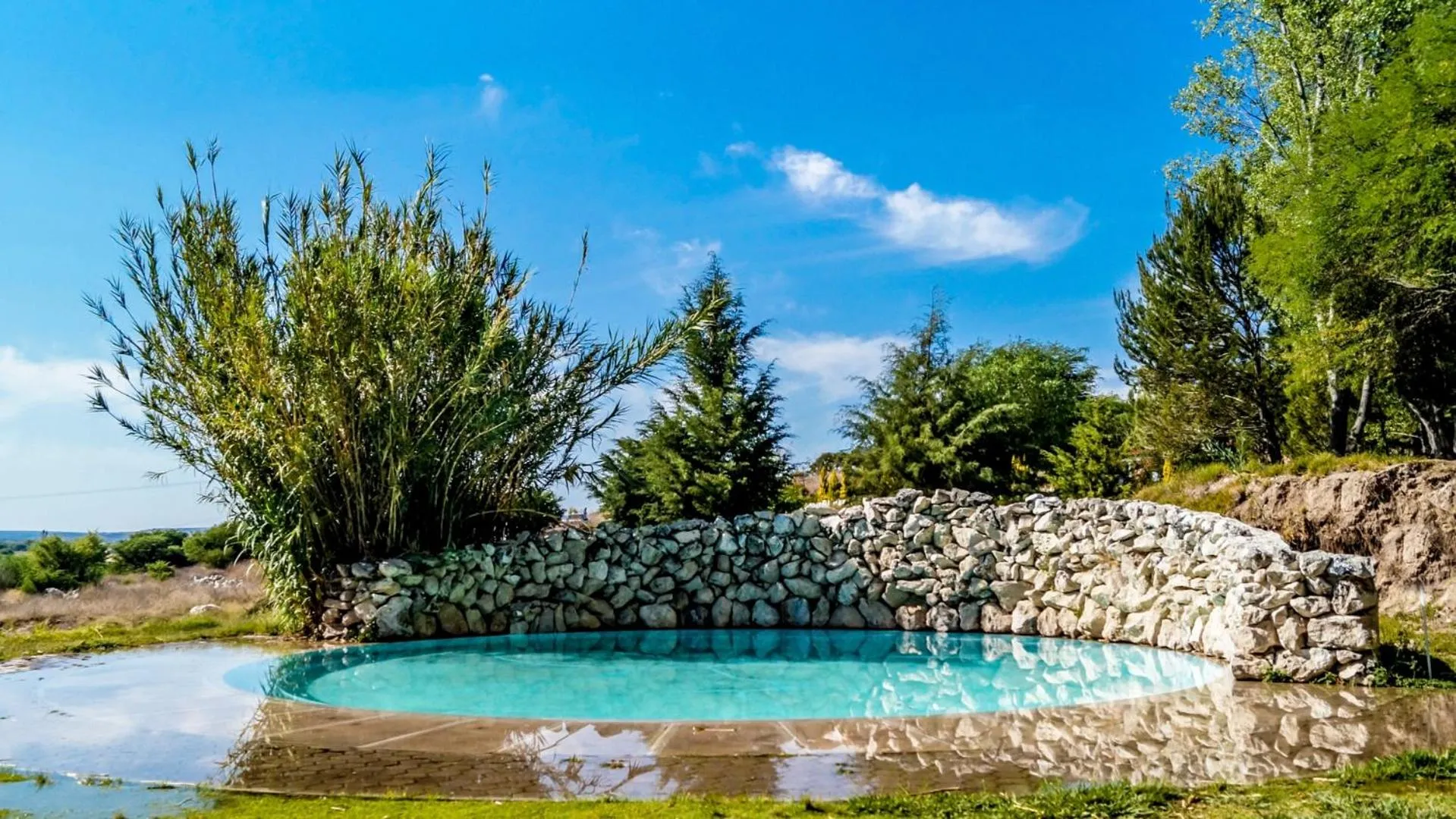 Swimming pool in Lila Hotel