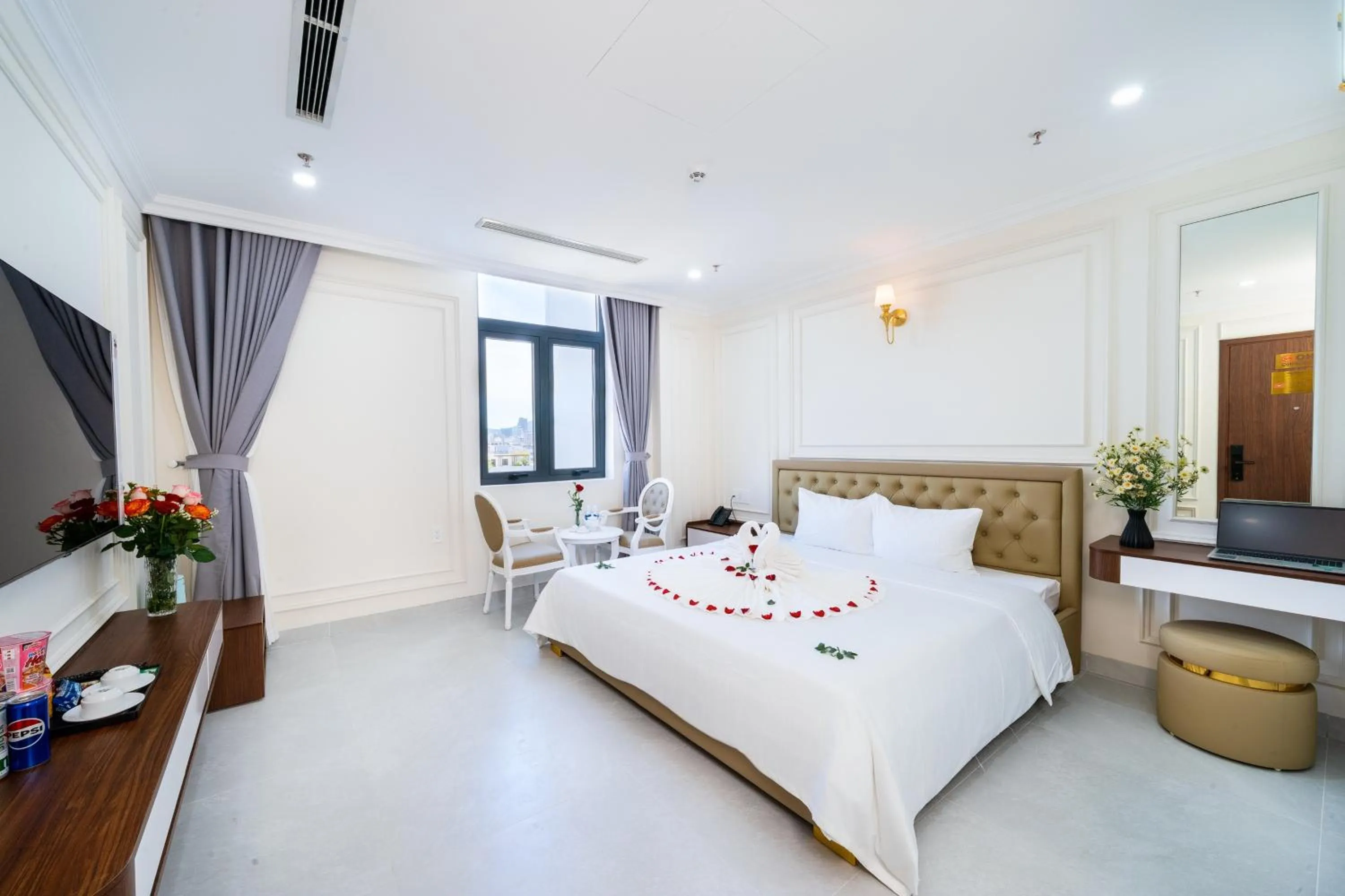 Bed in Tourane Boutique Hotel