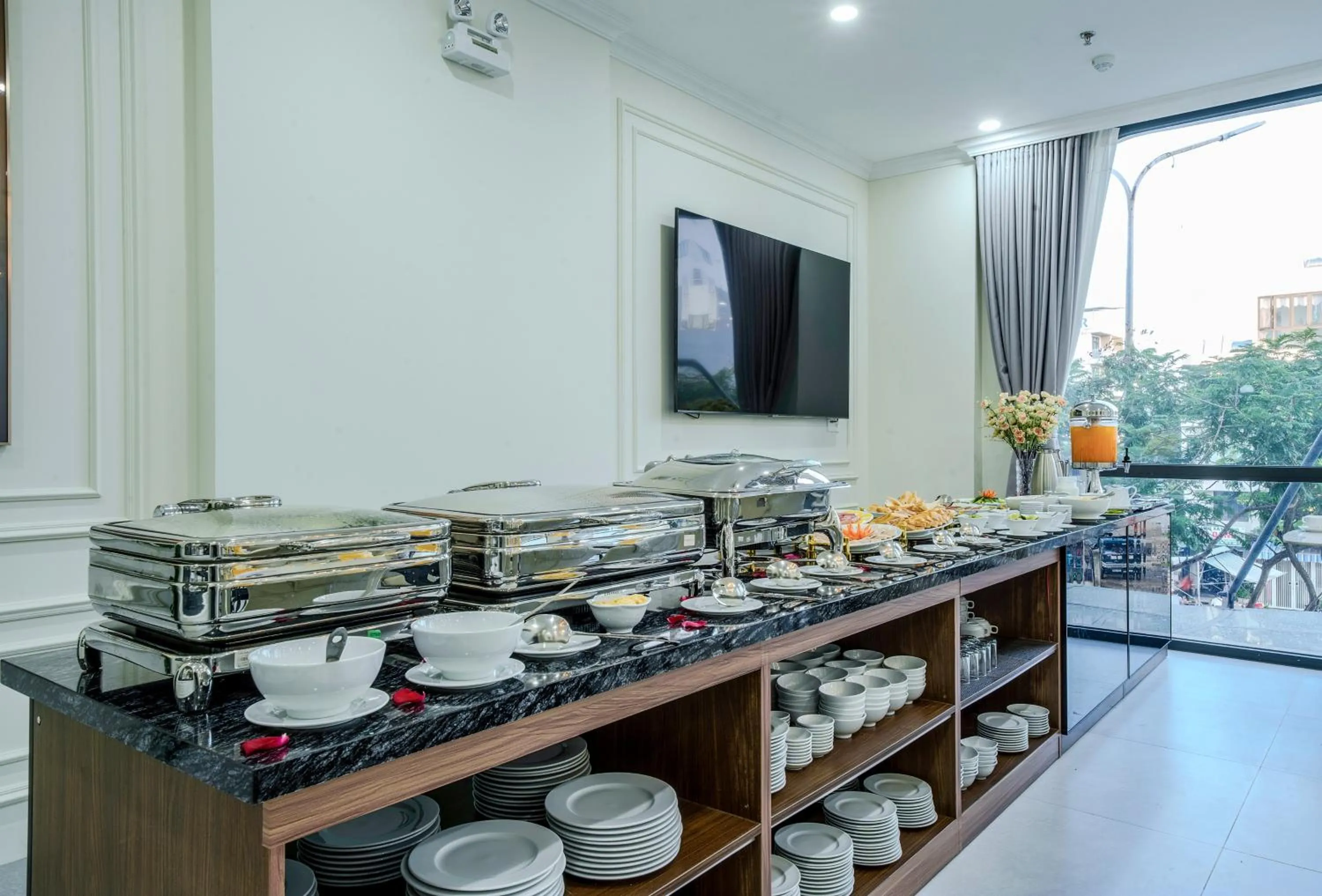 Restaurant/places to eat in Tourane Boutique Hotel