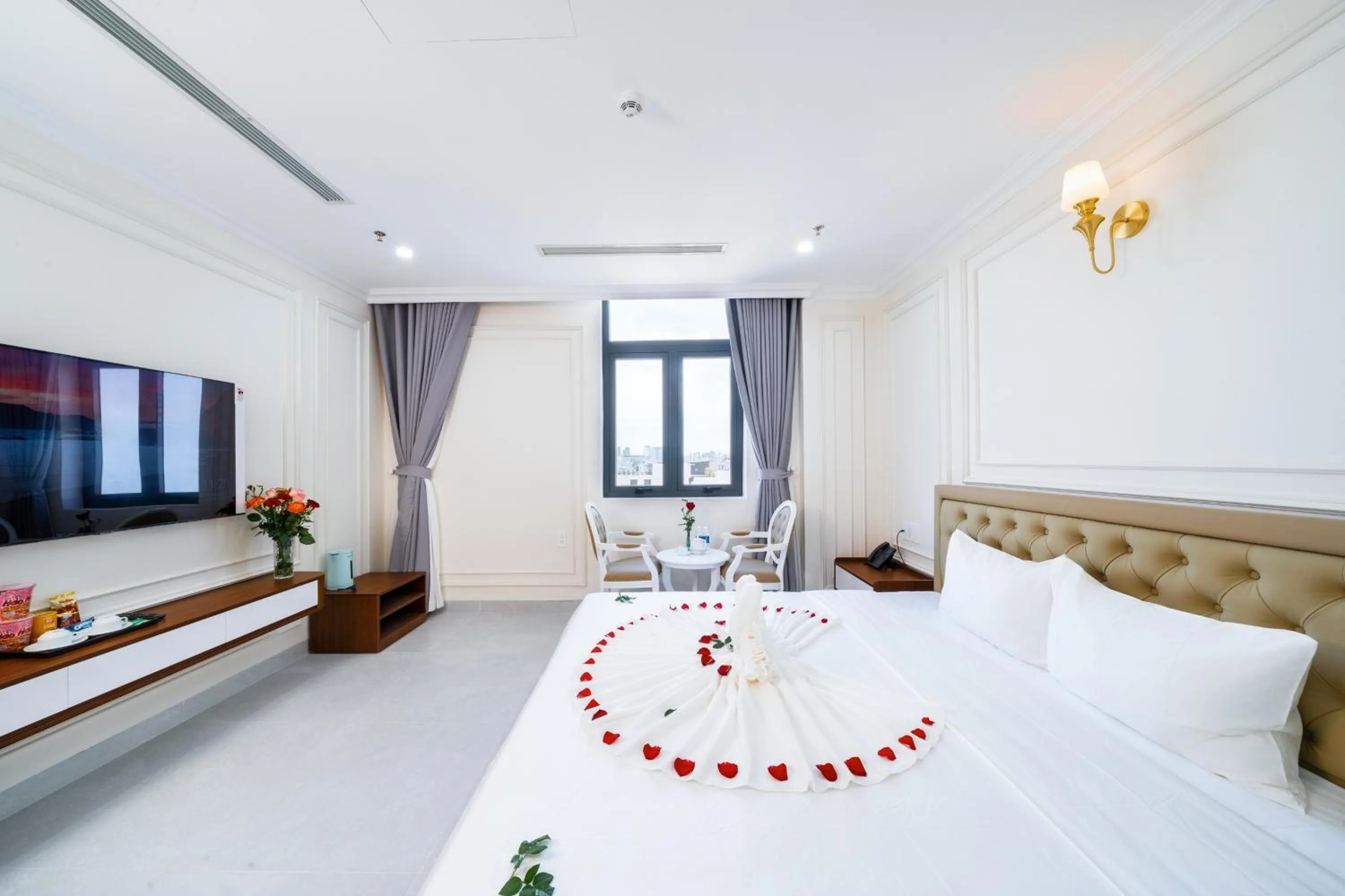 Bed in Tourane Boutique Hotel