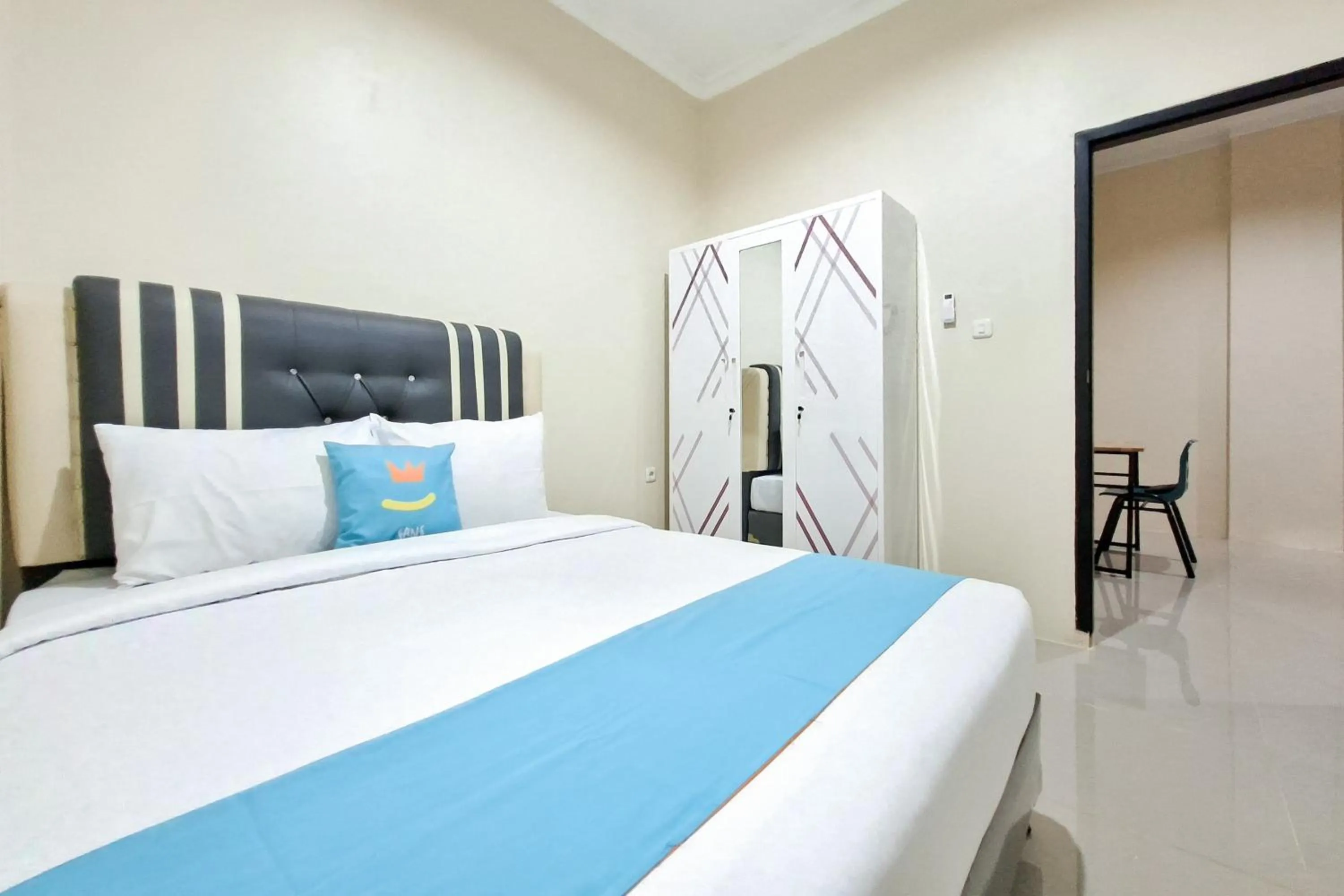 Bedroom, Bed in Sans Hotel Bliss Pekanbaru
