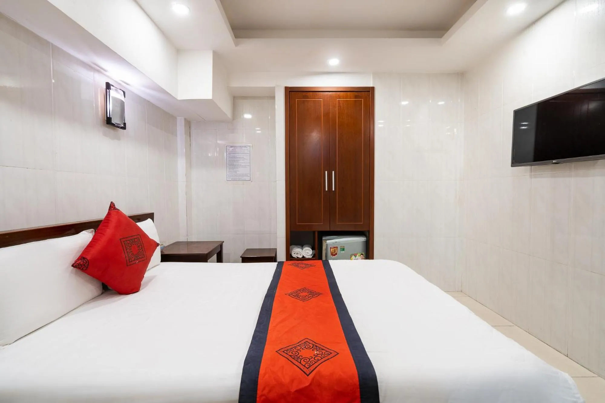 Photo of the whole room, Bed in Collection O Nam Phuong