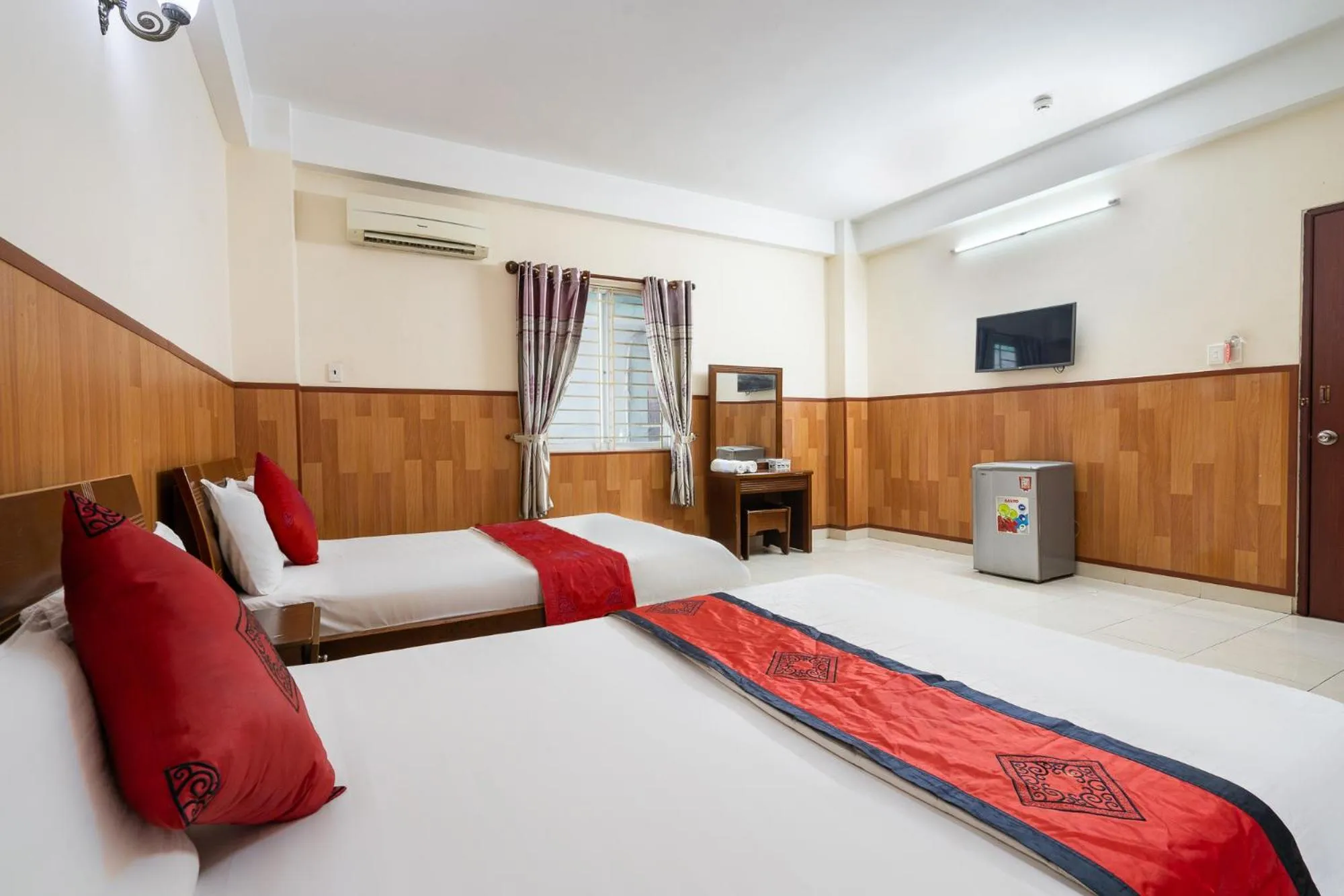 Photo of the whole room, Bed in Collection O Nam Phuong