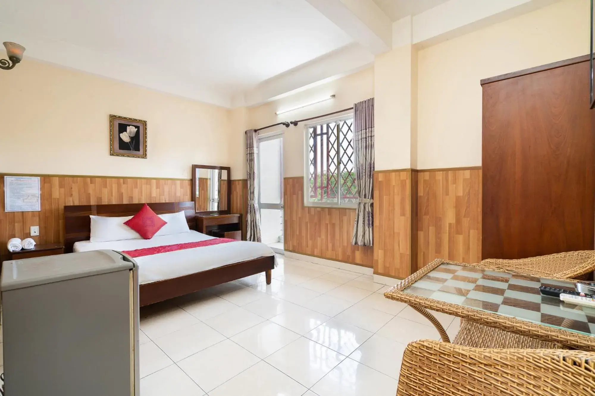 Deluxe Double Room in Collection O Nam Phuong Deluxe Double Room in Collection O Nam Phuong