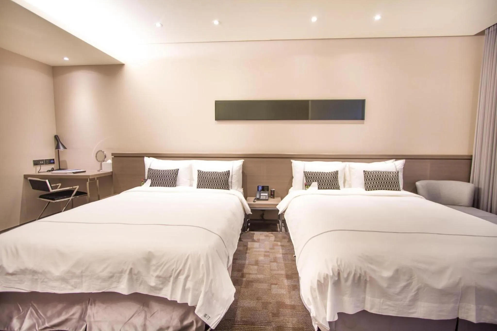 Photo of the whole room, Bed in Hotel Reve Taichung