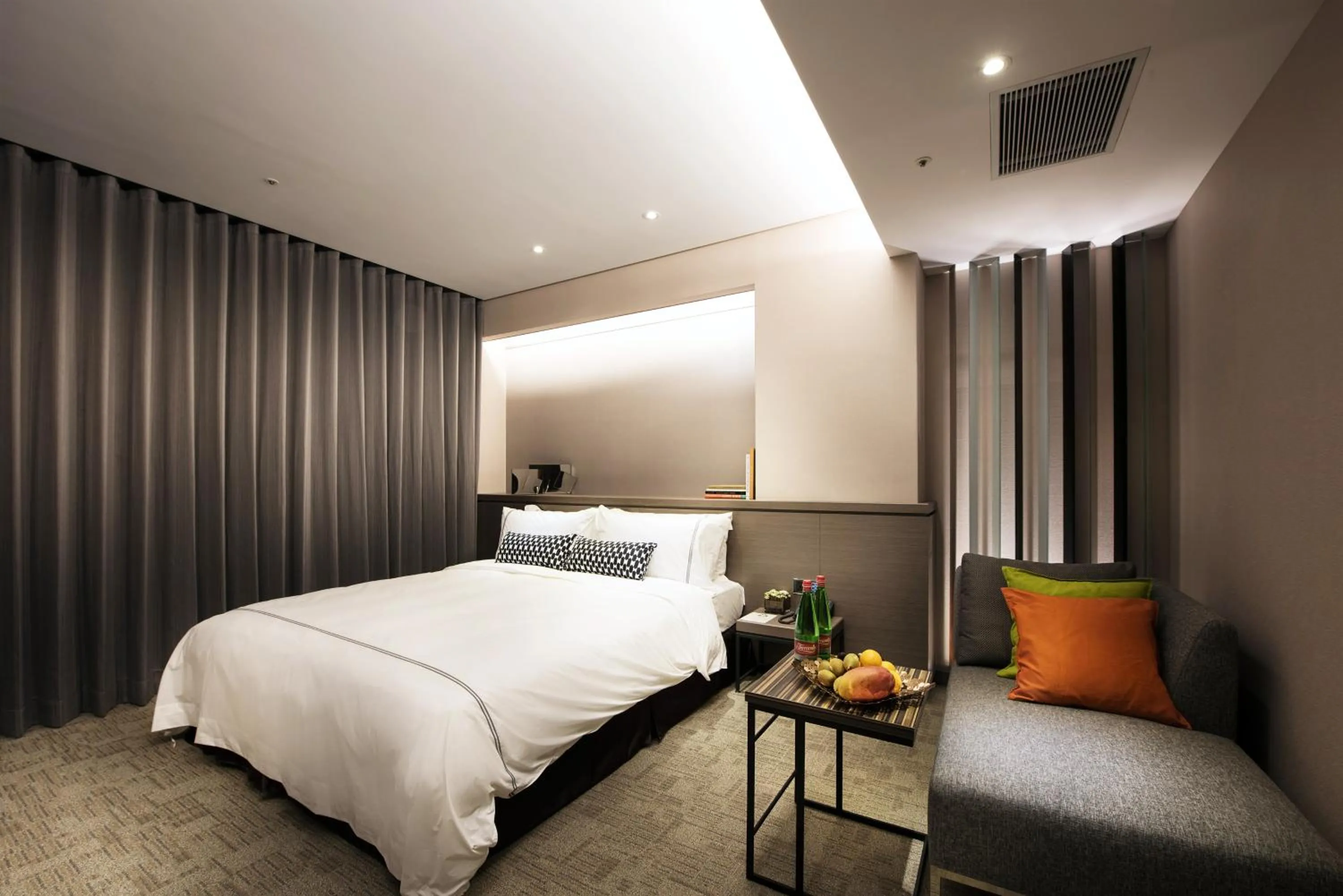 Photo of the whole room, Bed in Hotel Reve Taichung