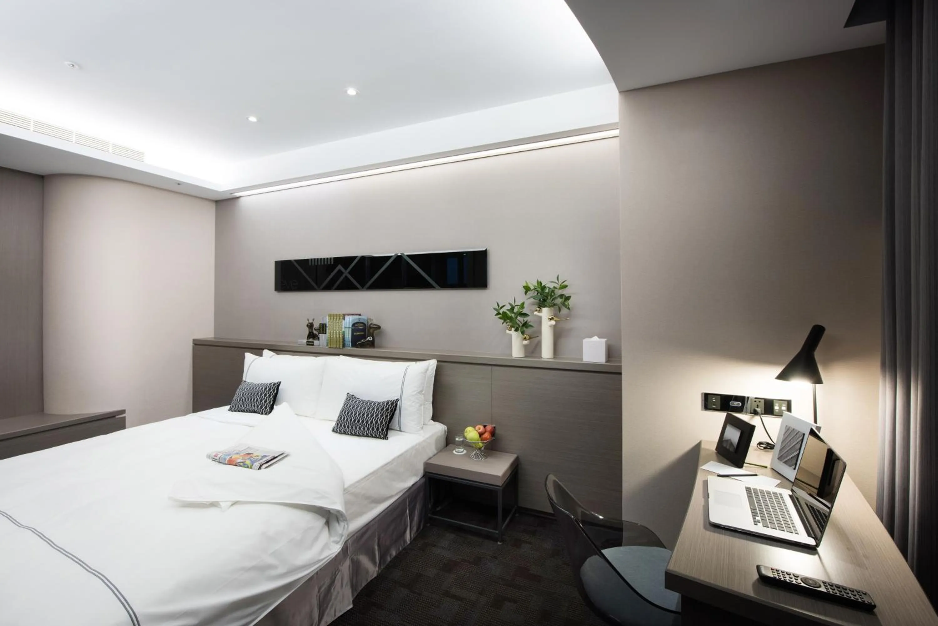 Photo of the whole room, Bed in Hotel Reve Taichung