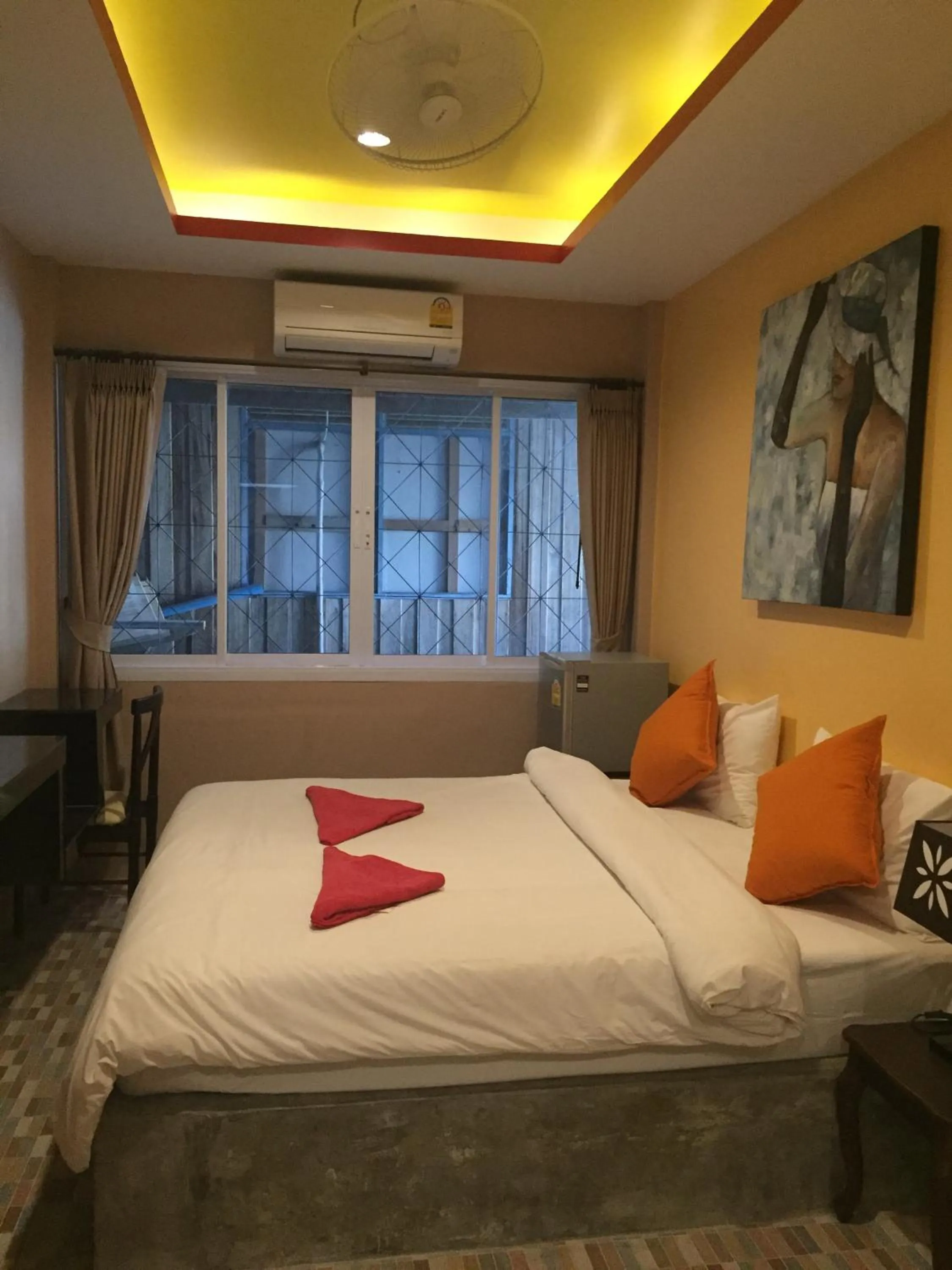 Photo of the whole room, Bed in Bro&Sis Place