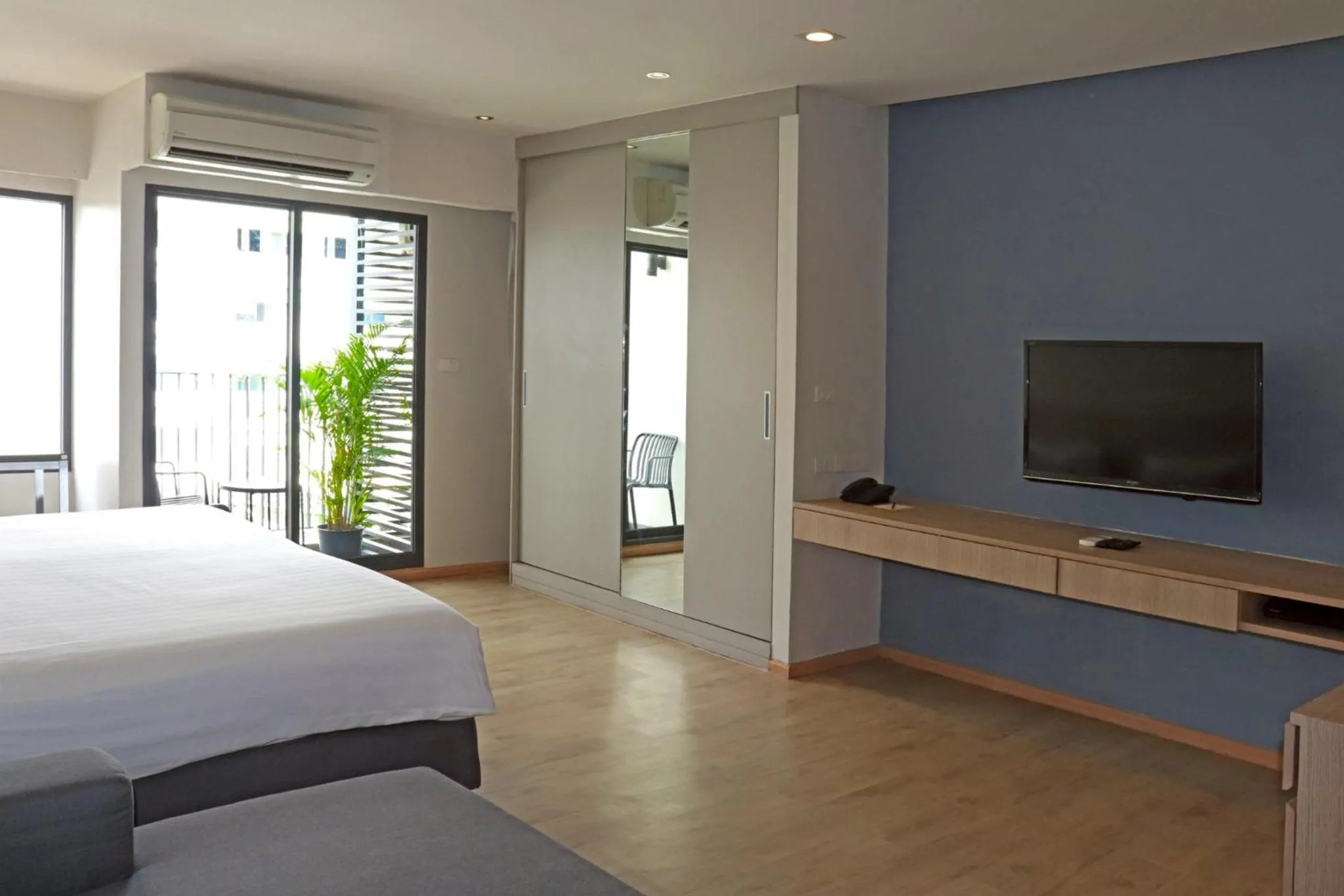 Bed in The Residence on Thonglor by UHG