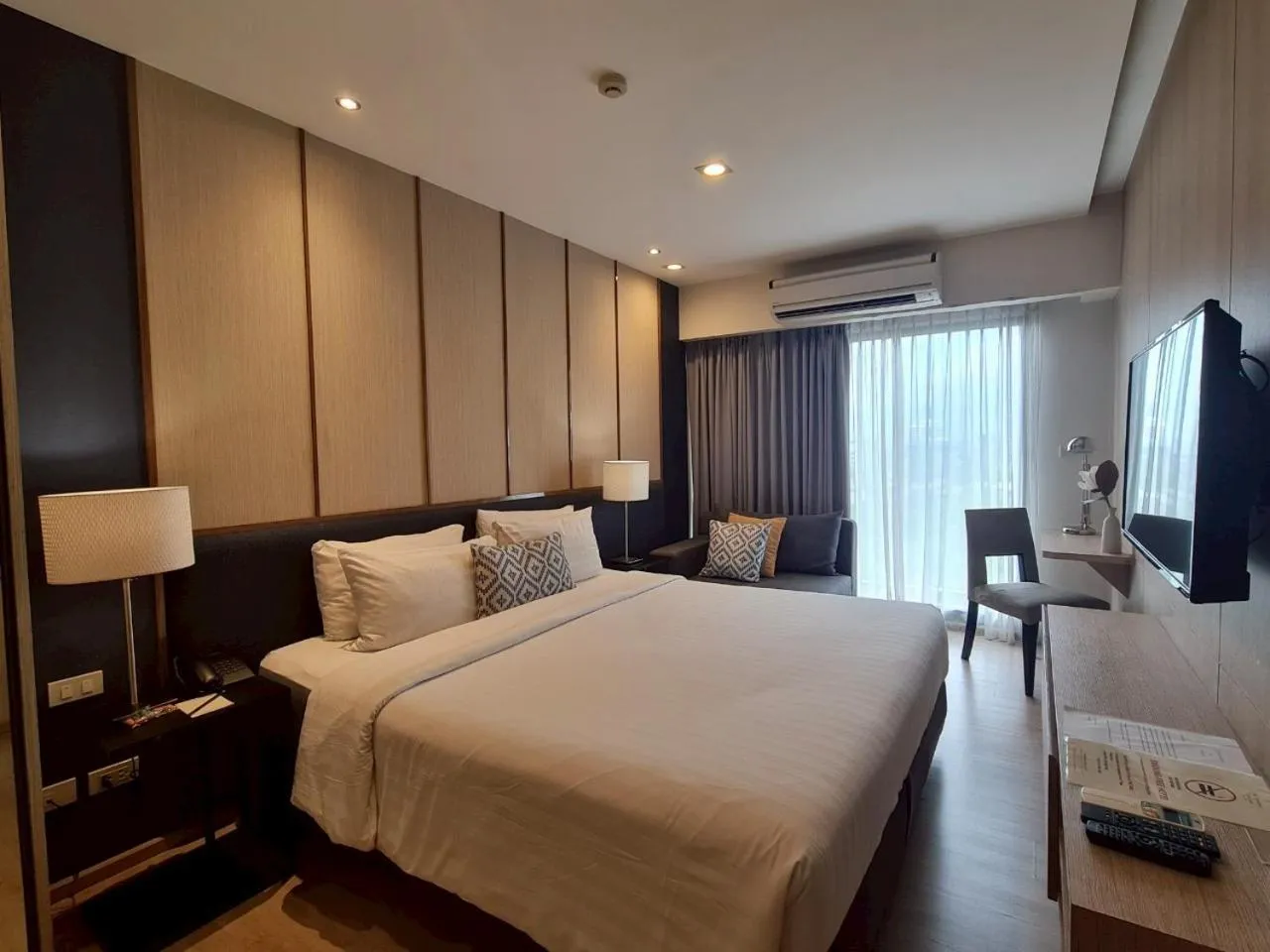 Bed in The Residence on Thonglor by UHG
