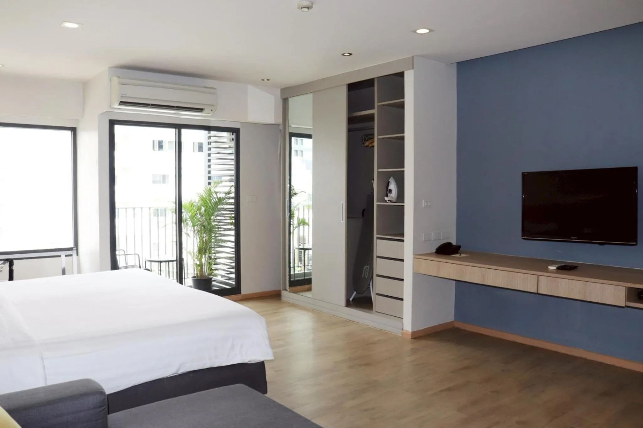 Bed in The Residence on Thonglor by UHG