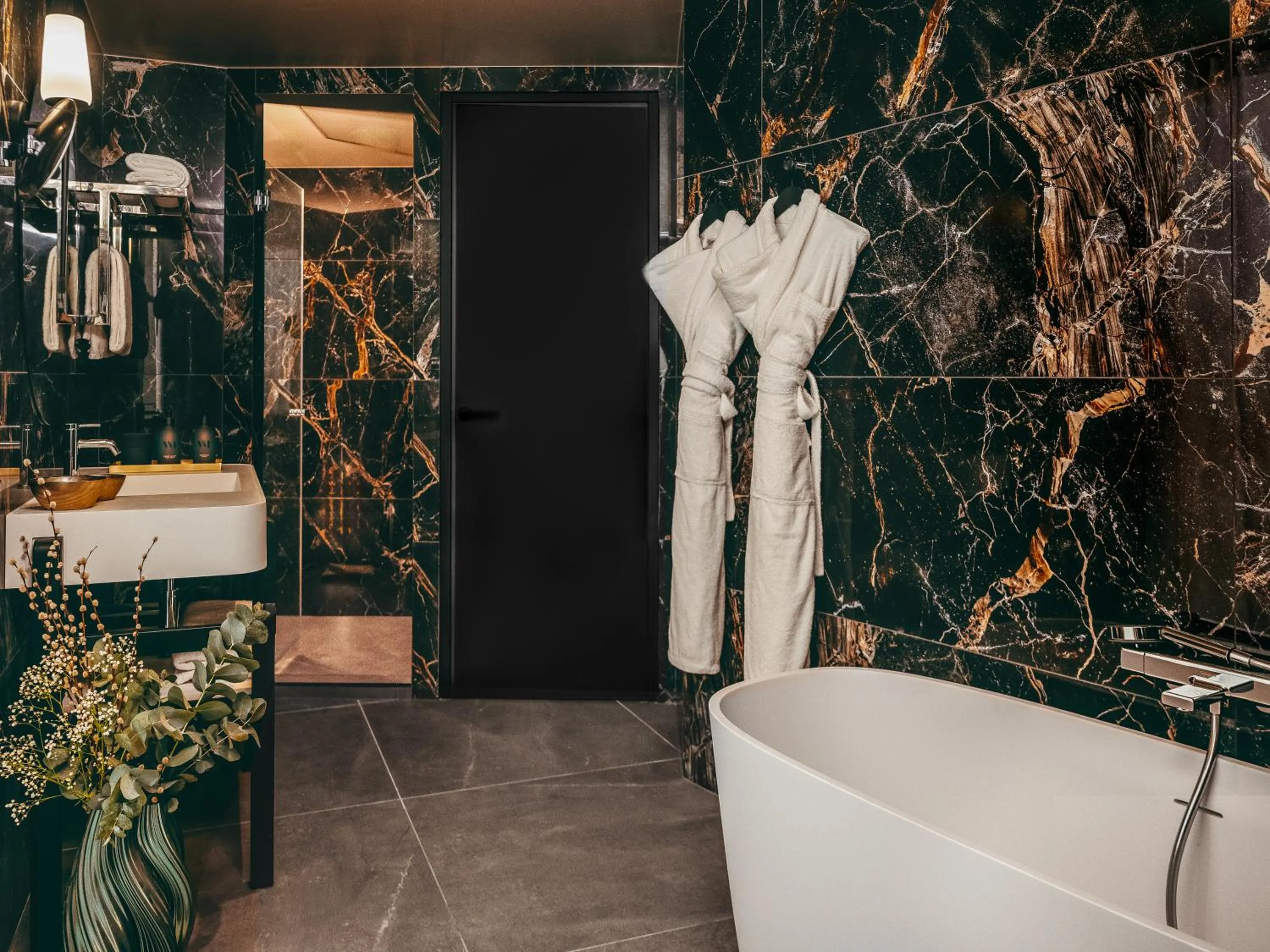 Shower in Hôtel Barnett Paris