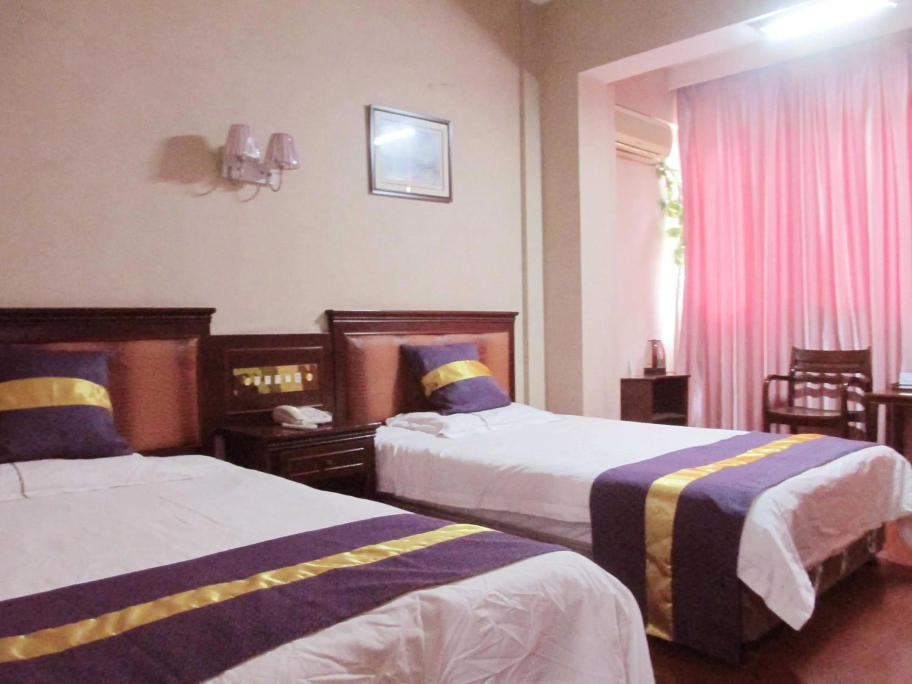 Bed in Taizhou Taishan Business Hotel