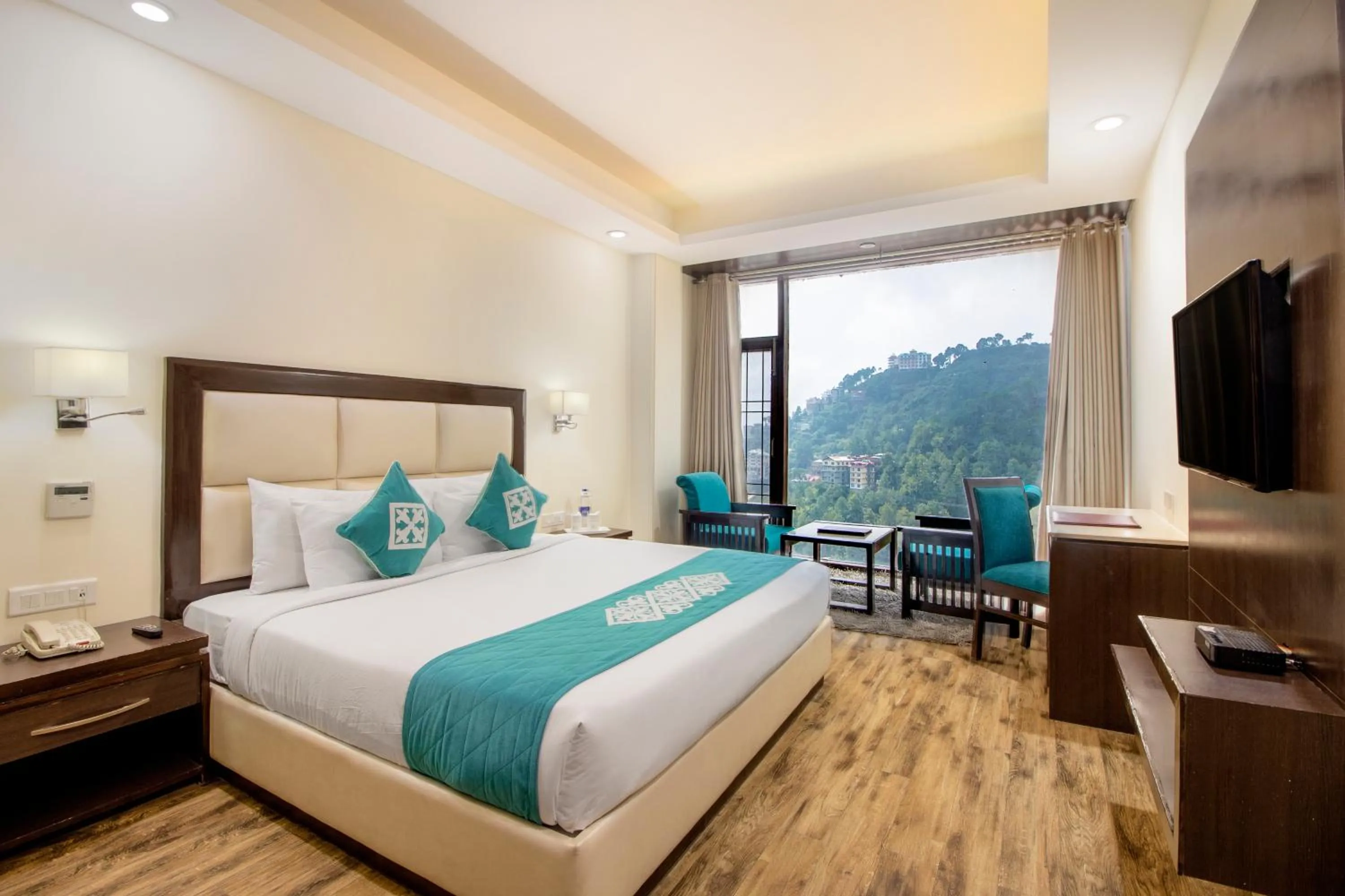 Photo of the whole room, Bed in Snow Valley Resorts Shimla