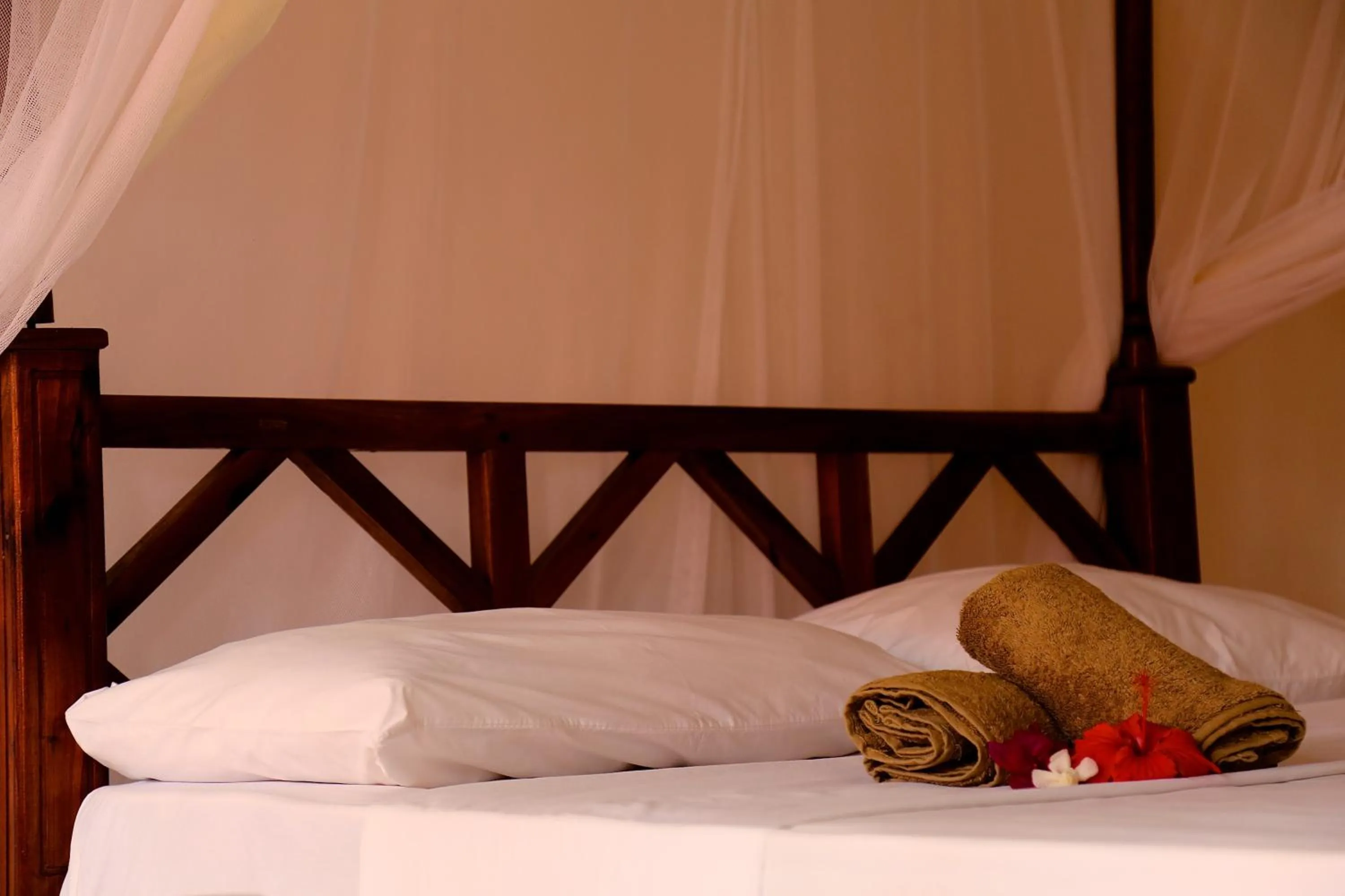 Decorative detail, Bed in Kigwedeni Villas